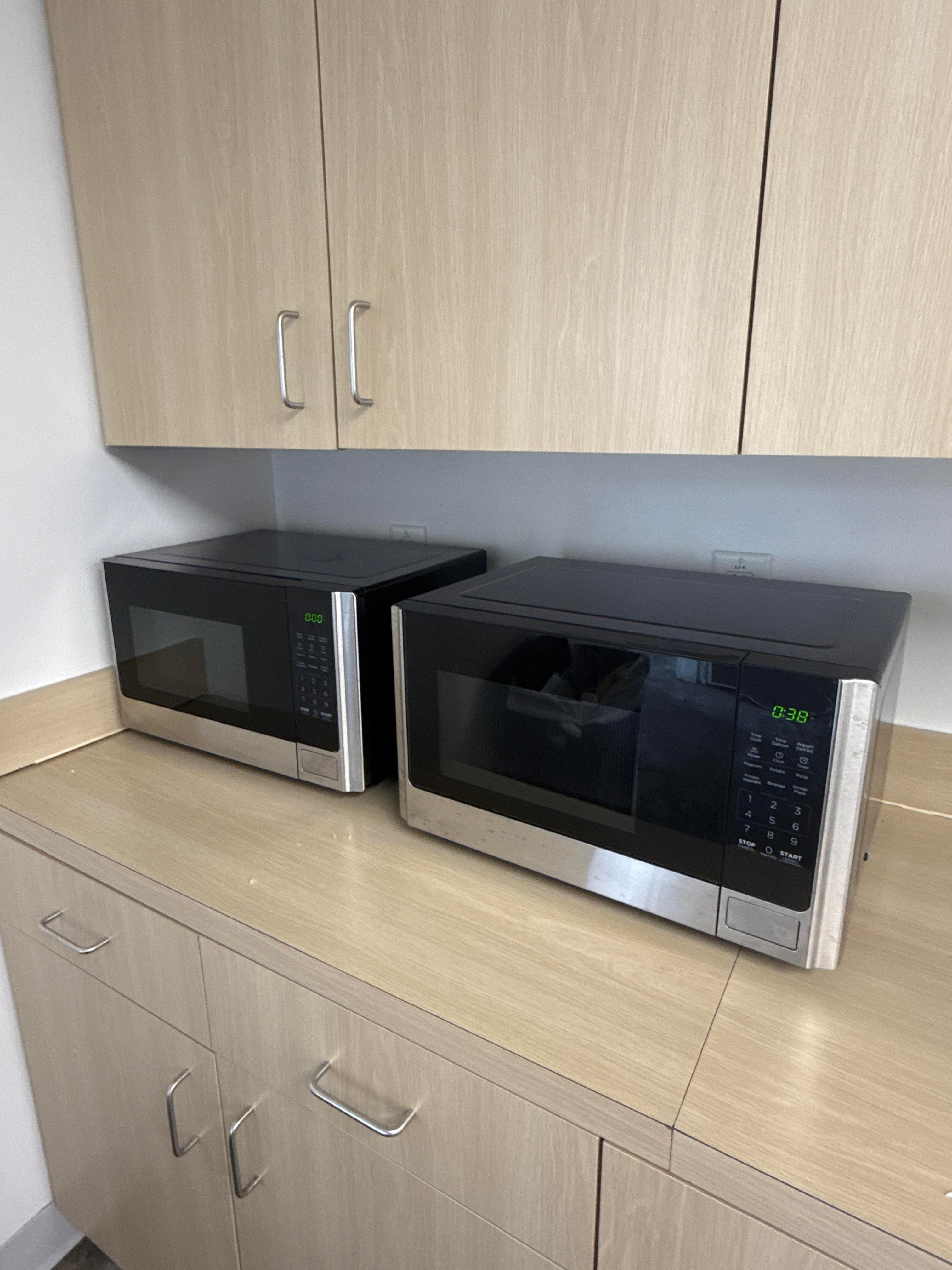 (2) Countertop Microwave Ovens, Stainless/Black Finish