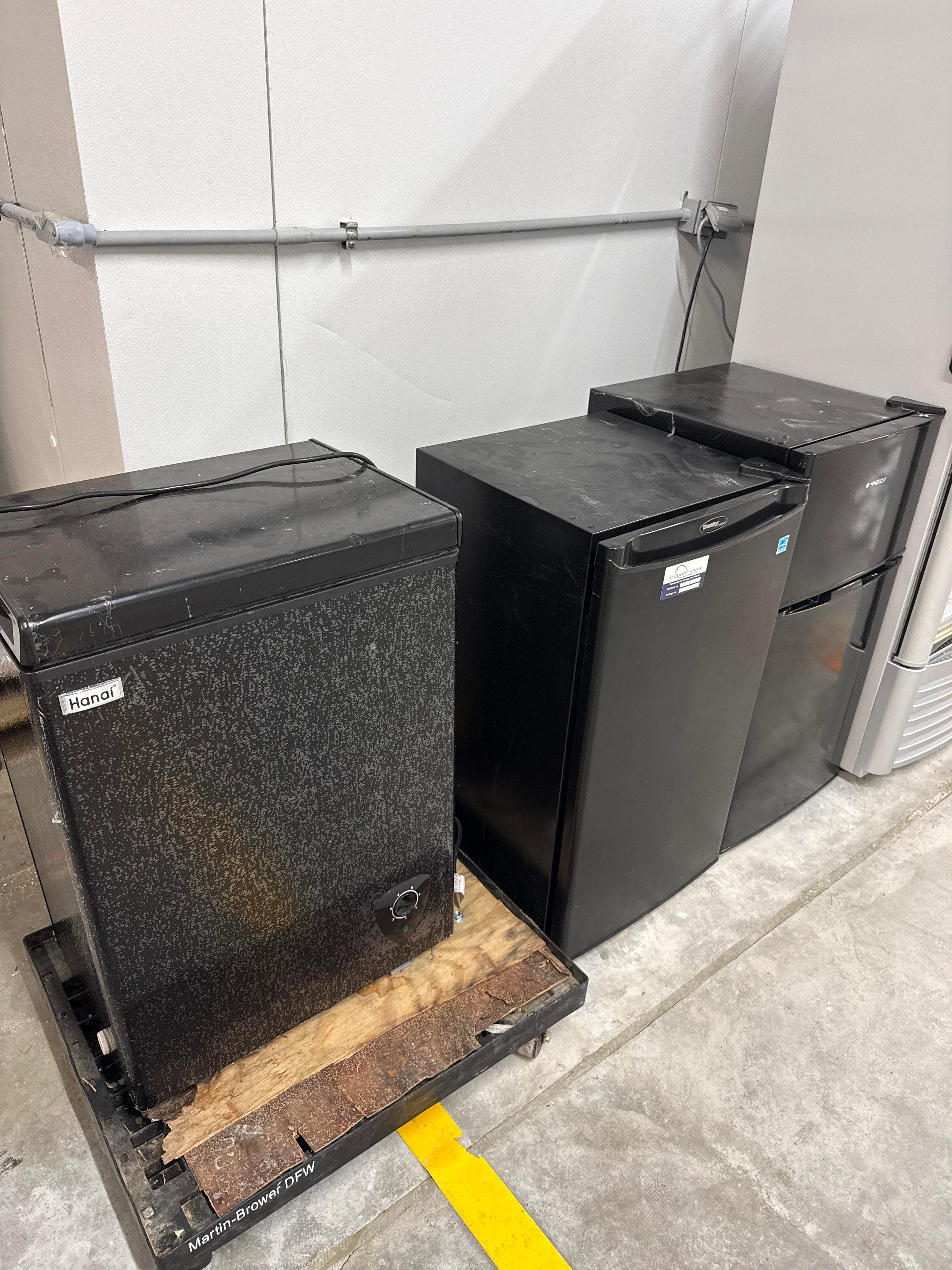 Assorted Compact Refrigerators and Mini Fridge Lot of 4