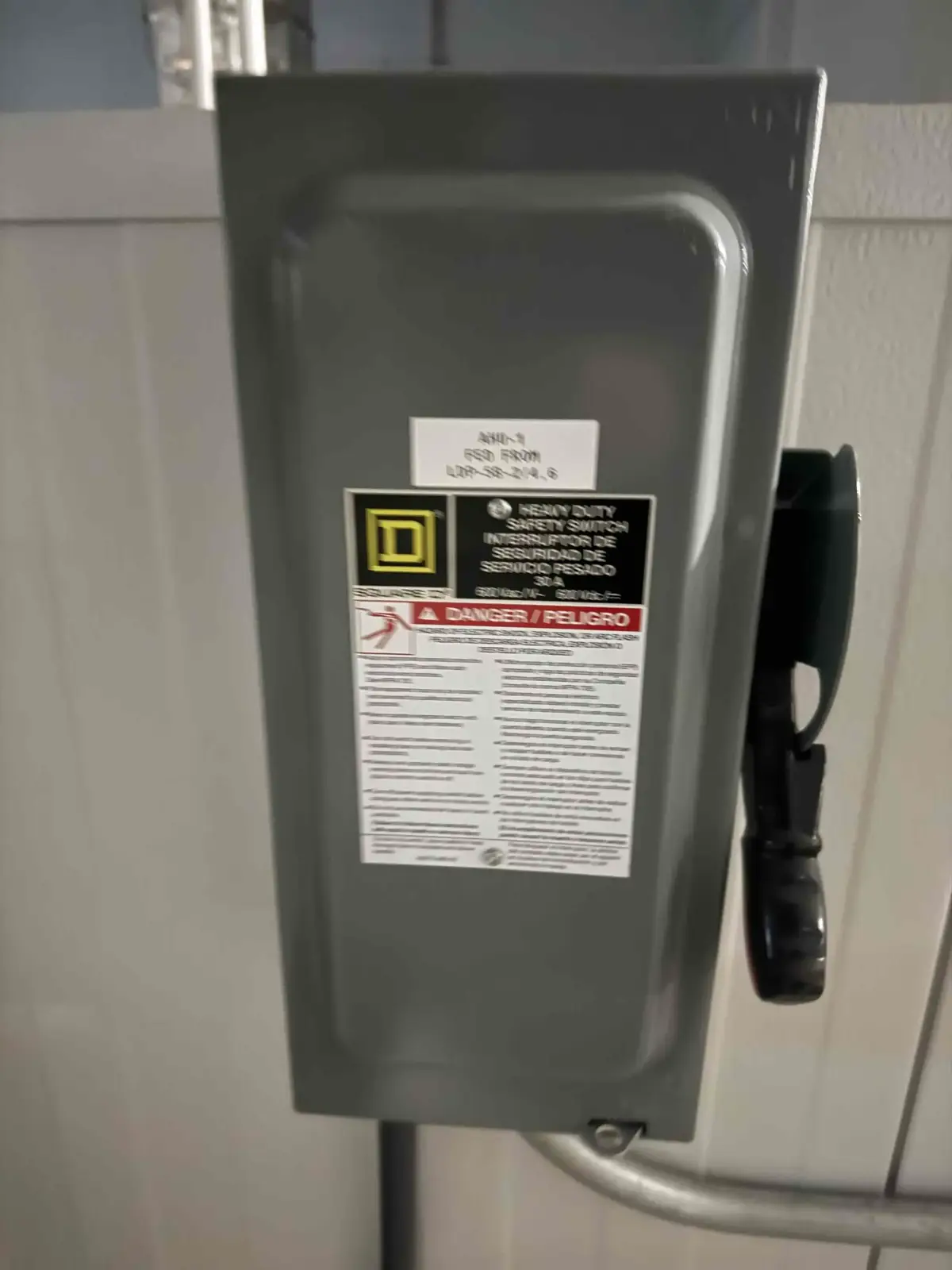 SB6035 Daikin RX12RMVJU9A Heat Pump Outdoor Unit with Square D Disconnect