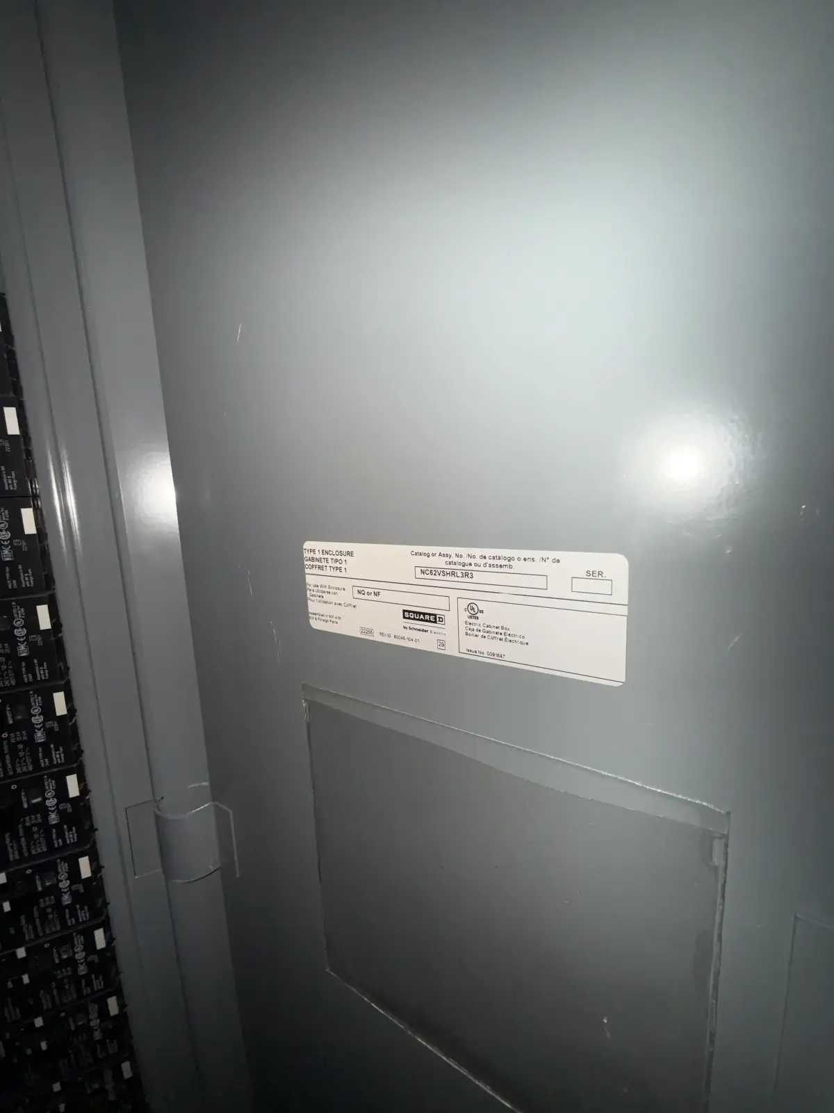 SB7042: Square D Panelboard Electrical Distribution Panel