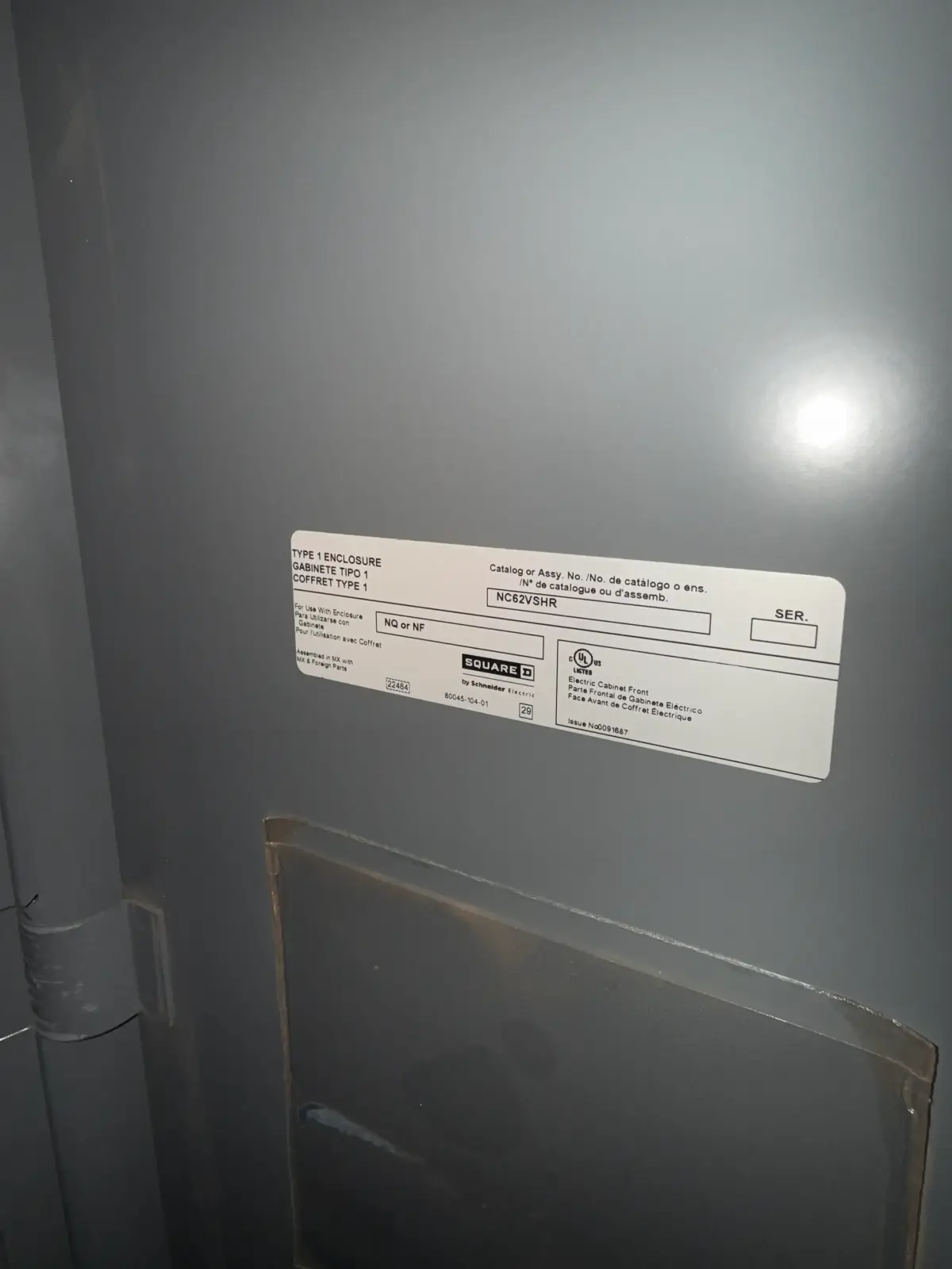 SB7041: Square D Panelboard Electrical Distribution Panel
