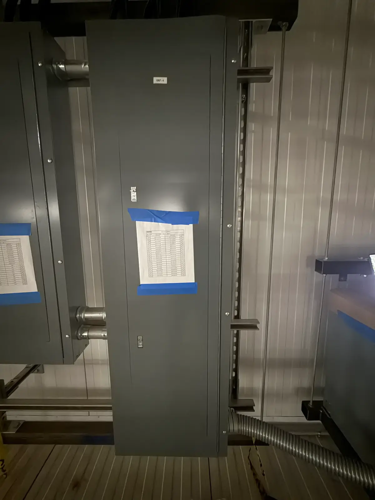 SB7027: Square D Electrical Distribution Panelboard