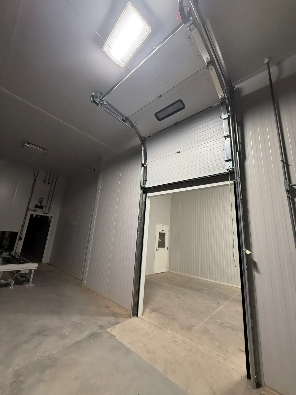Commercial Insulated Overhead Sectional Garage Door with Window – Lot of 1 (Used)