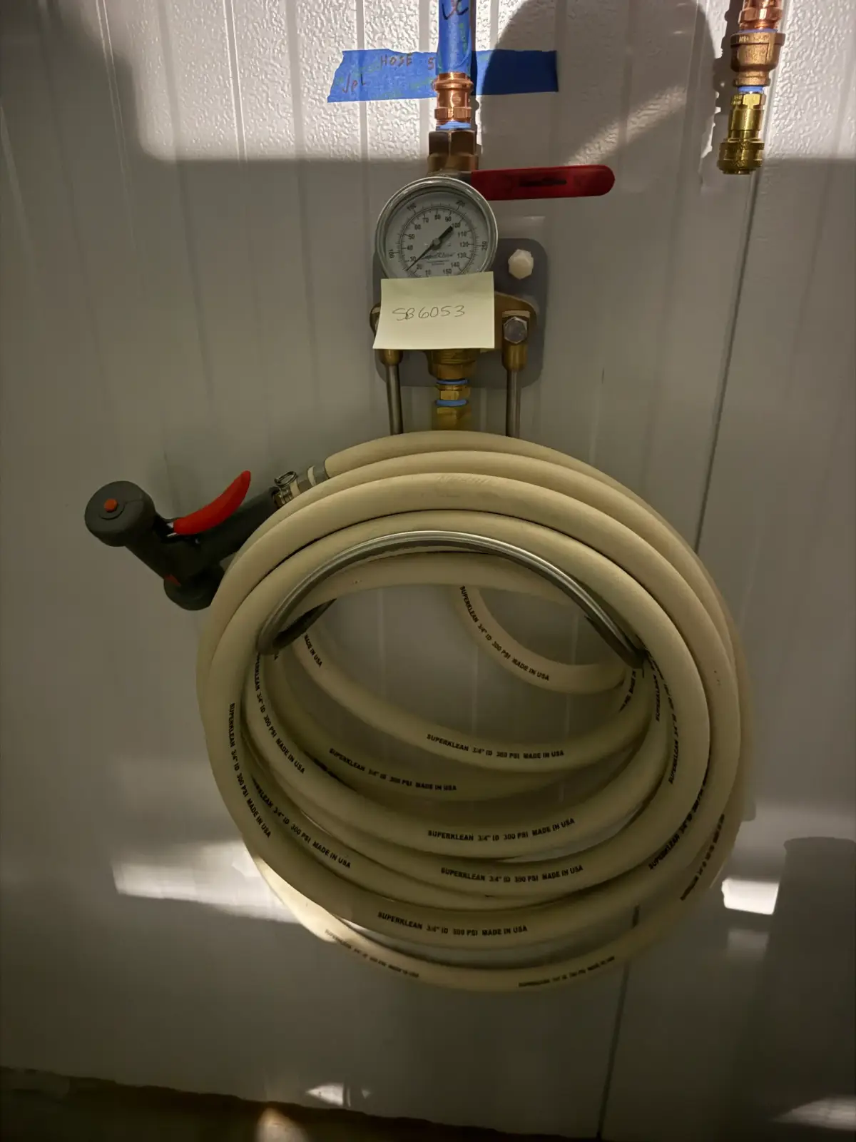SuperKlean 3/4" x 300 PSI Industrial Washdown Hose with Wall-Mounted Regulator – Lot of 1 (Used)