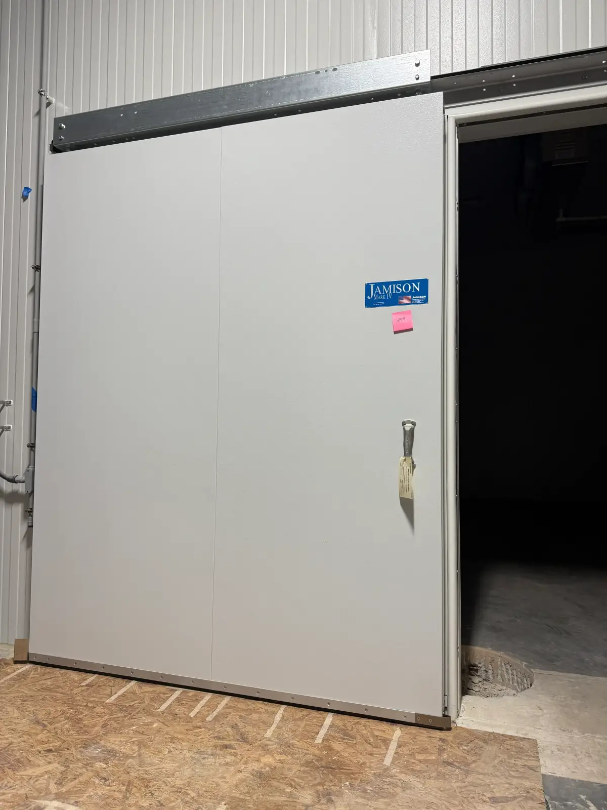 Jamison Mark IV Insulated Sliding Cooler/Freezer Door – Lot of 1 (Used)