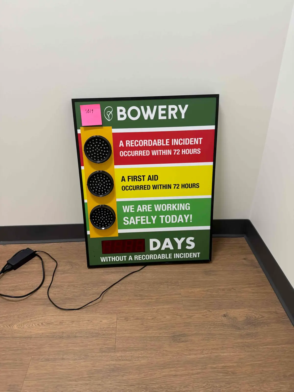 SB19: Bowery Farms LED Digital Safety Scoreboard Sign with Traffic Light Indicators and “Days Without a Recordable Incident” Counter – Plug-In Wall Display