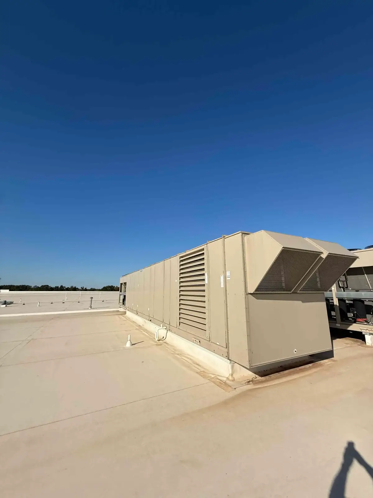 SB6008: RTU-11 – Daikin RPS 130D Rooftop Packaged HVAC Unit, 130 Ton Nominal, ~38,000 CFM Supply Airflow, Air-Cooled DX Package