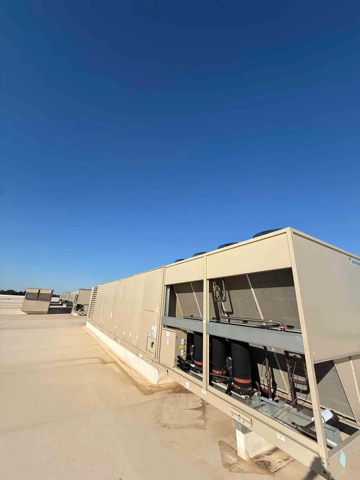 SB6007: RTU-10 Daikin RPS130D 130-Ton Rooftop Unit | Grow Room | In-Place | Packaged DX + Gas Heat