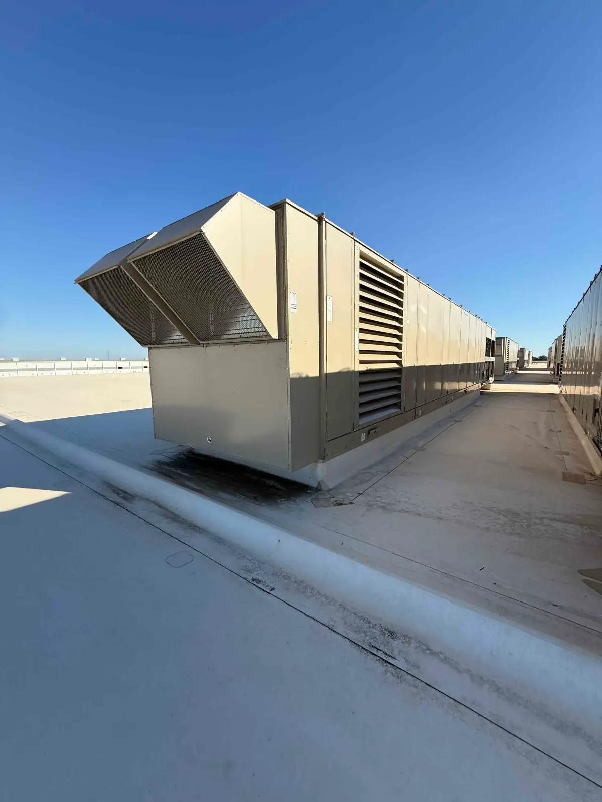 SB6005: RTU-7 – Daikin RPS 130D Rooftop Packaged HVAC Unit, 130 Ton Nominal, ~38,000 CFM Supply Airflow, Air-Cooled DX Package