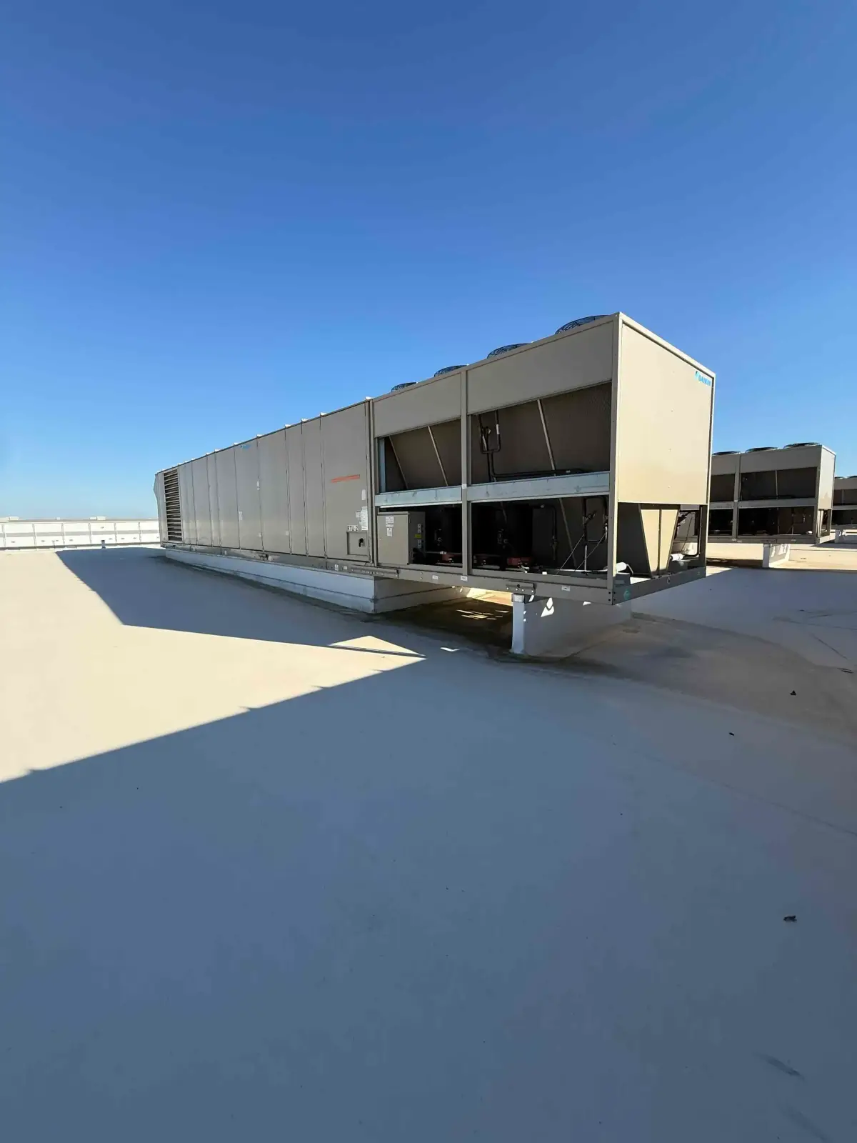 SB6000: RTU-2 – Daikin RPS 130D Rooftop Packaged HVAC Unit, 130 Ton Nominal, ~38,000 CFM Supply Airflow, Air-Cooled DX Package