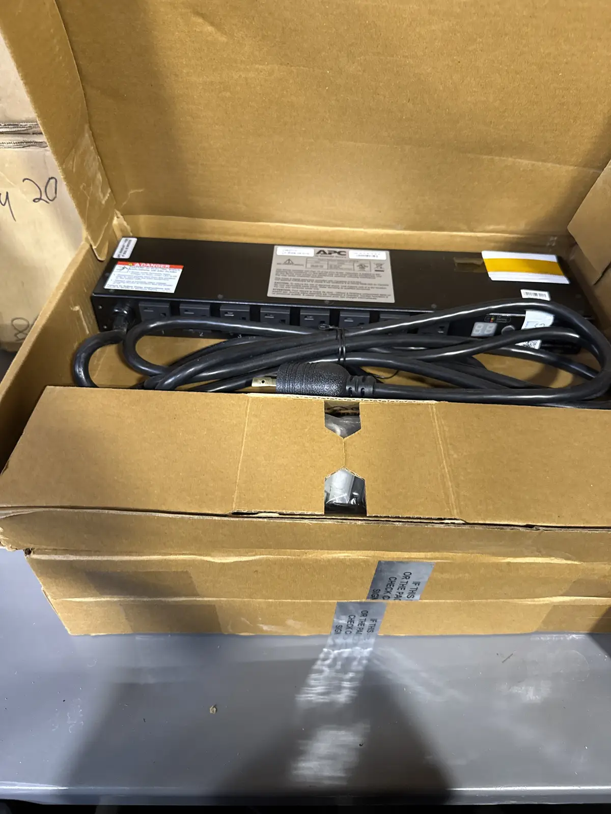 APC AP7901B Switched Rack PDU, 1U, 20A 120V, (8) NEMA 5-20R - Open Box | Chesterton, IN