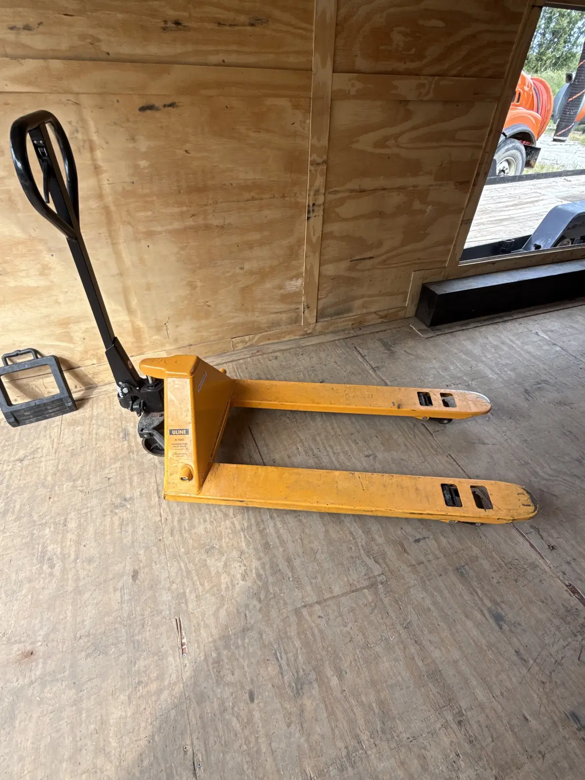 Uline H-1043 Standard Fork Pallet Truck - 5,500 lb, 27" x 48" Forks | Chesterton, IN