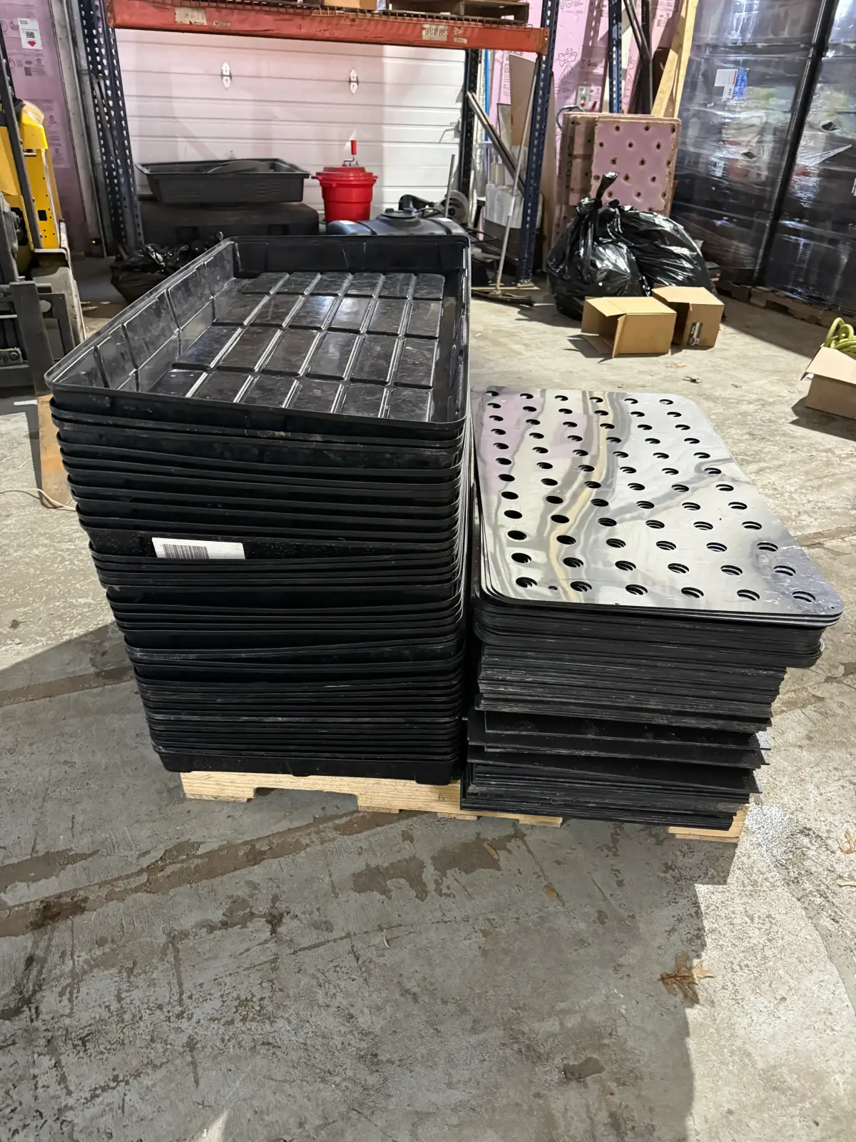 Active Aqua 2 ft x 4 ft Flood Trays with Drain Inserts Lot of 35