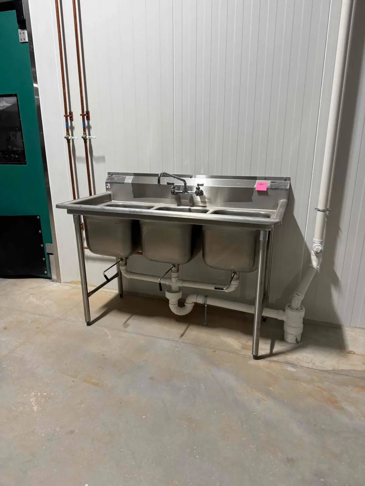Eagle Group 314-16-3-SL Three-Compartment Stainless Sink, 16″×20″×13.5″ Bowls, Left-Hand Drainboard, 9.5″ Backsplash, NSF