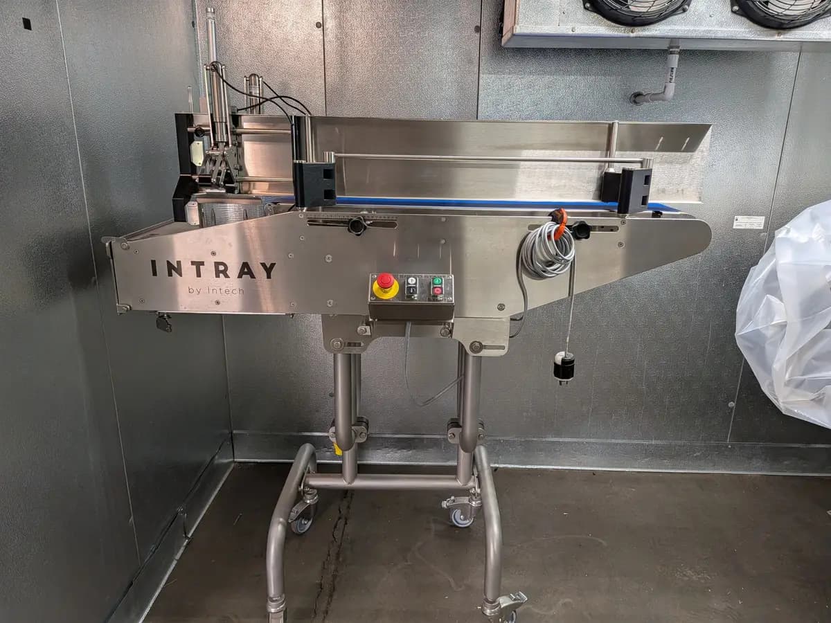 INTRAY Buffer Basic 1500 Tray Denester Stand with Smart Tool (5 oz Footprint) – Up to 70 Trays/Min | Medina, OH