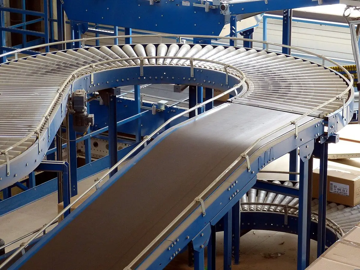 Hytrol 168" L x 12" W 90-Degree Band-Driven Roller Conveyor | Medina, OH | (Used)