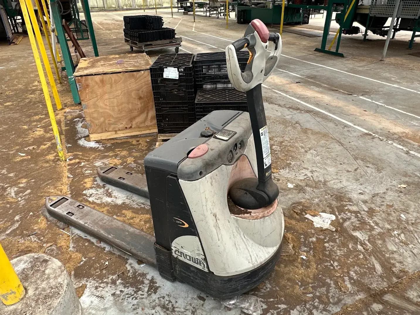 WHITE'S AUCTION LOT 101 - Used Crown WP3035-45 Electric Pallet Jack - 4500 lbs Capacity