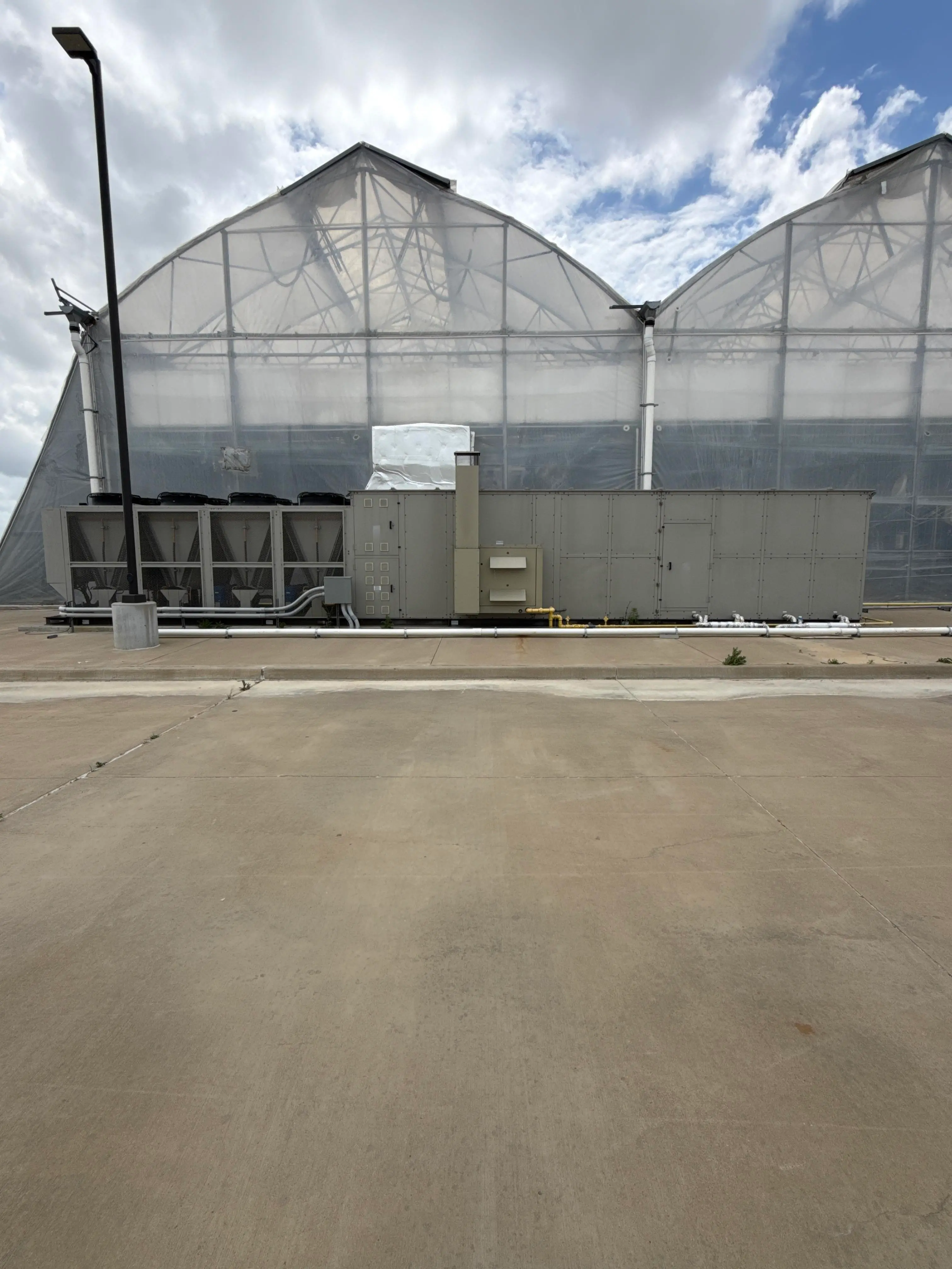 Dunham Bush Packaged HVAC Rooftop Unit, Approx. 130 Tons, 480V, Natural Gas Heat