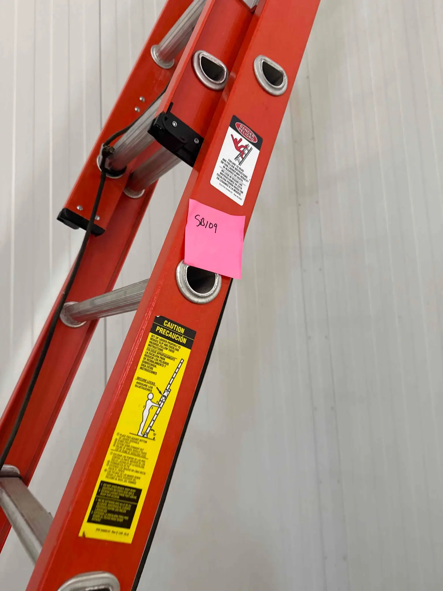 SB109: Werner Fiberglass Extension Ladder