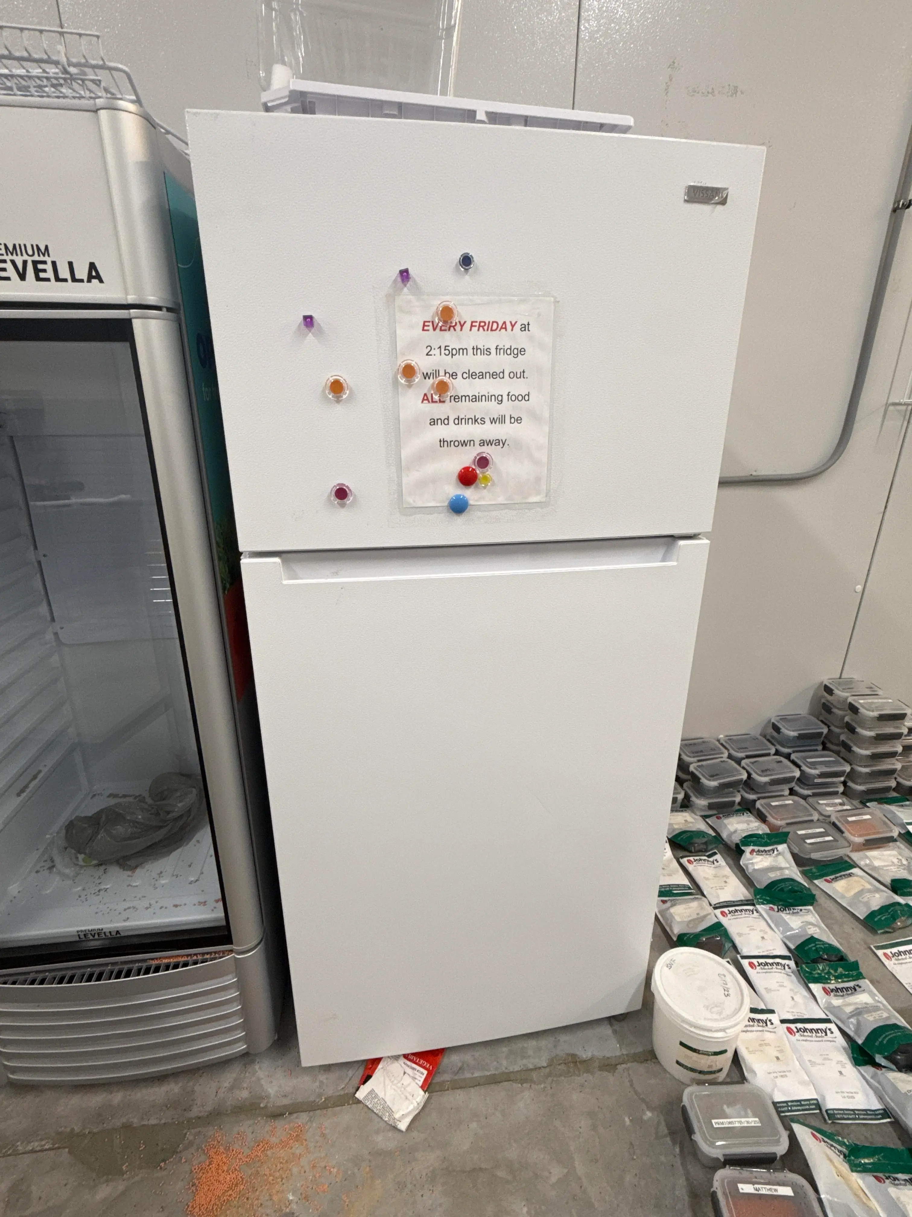 Vissani Top Freezer Refrigerator White Household Fridge
