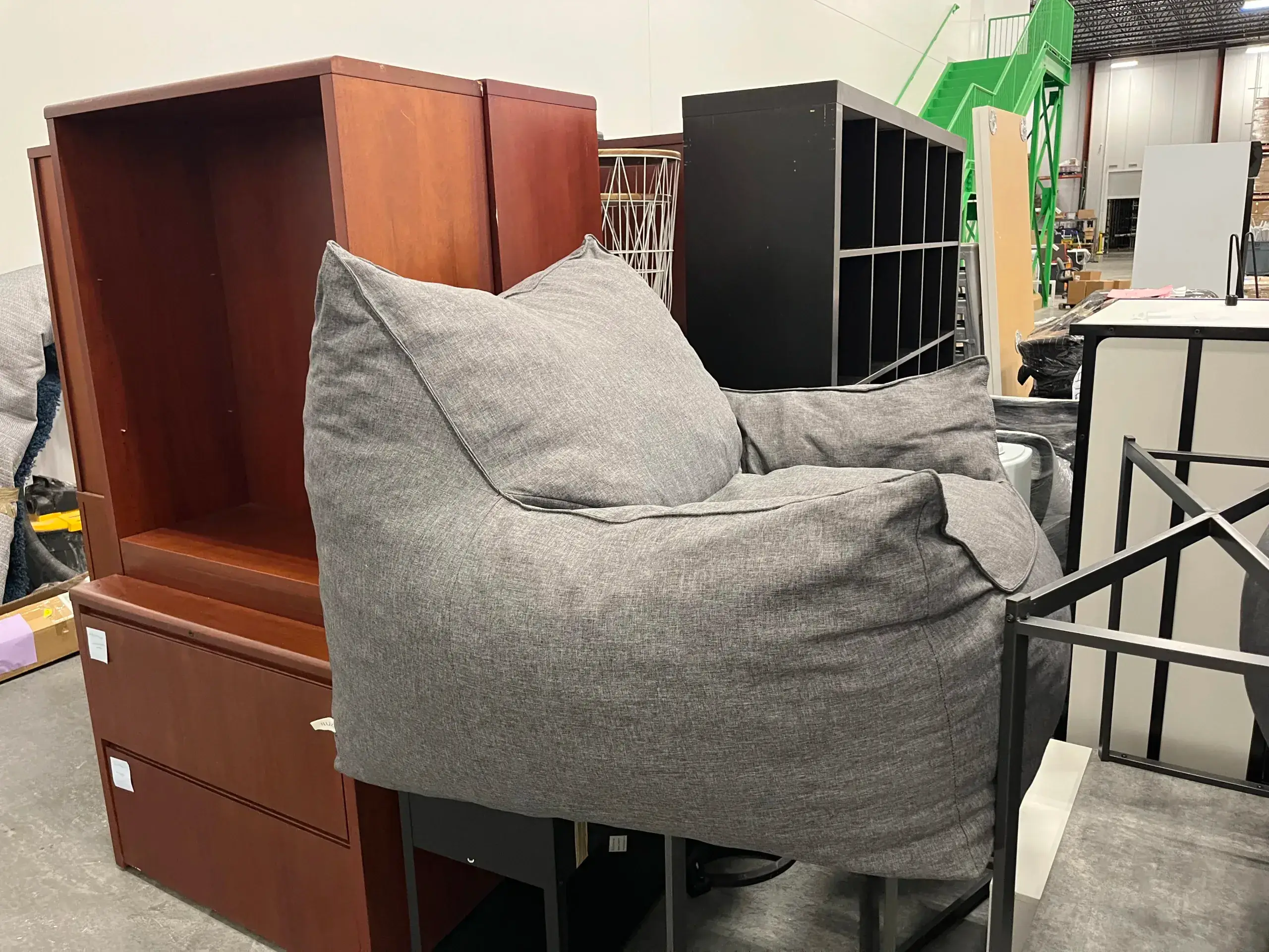 AEROFARMS LOT 119 - Premium Office Equipment Collection