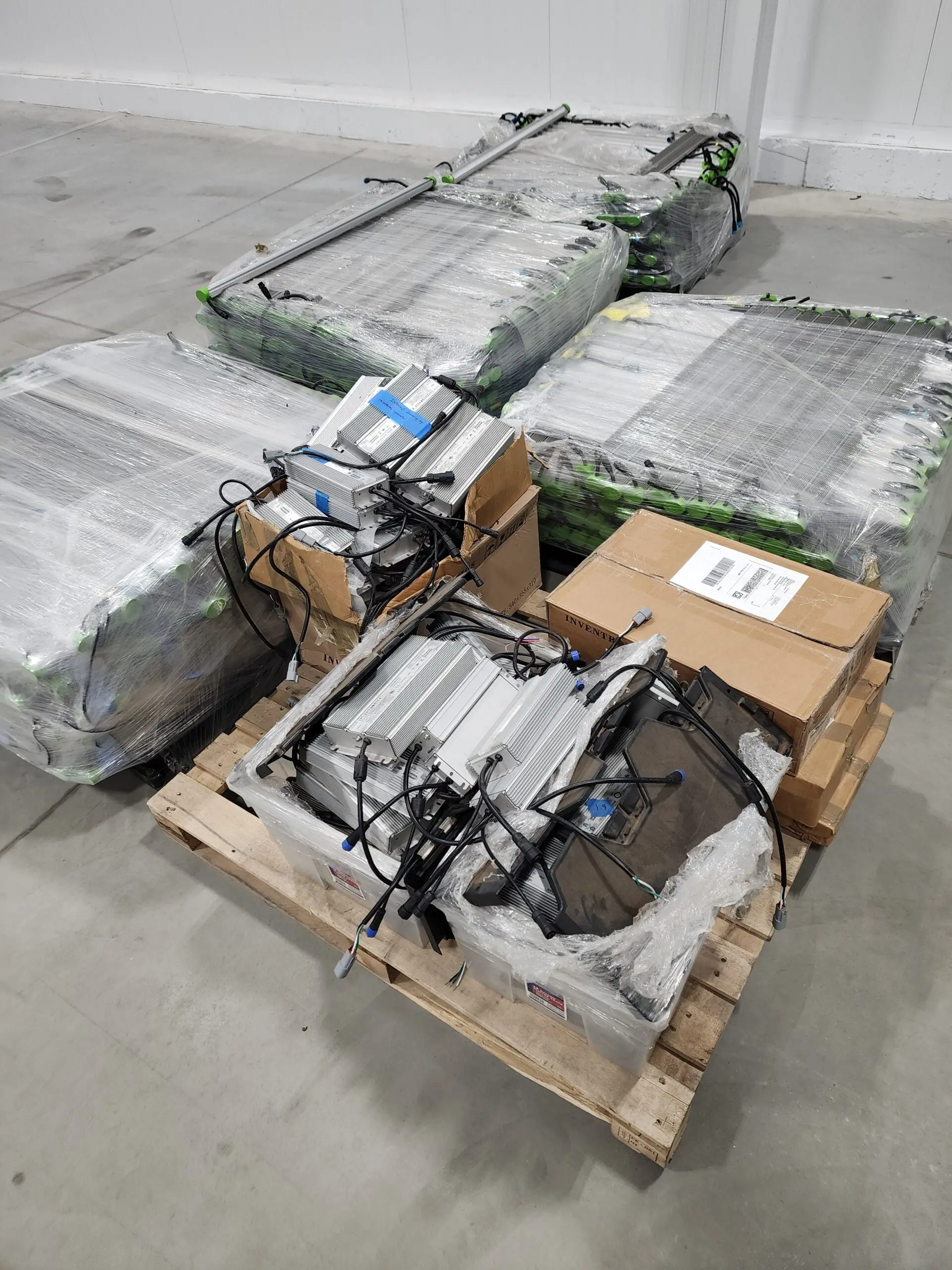 BIOS Icarus Li LED Grow Light Bars on 5 Pallets in Grand Rapids, MI