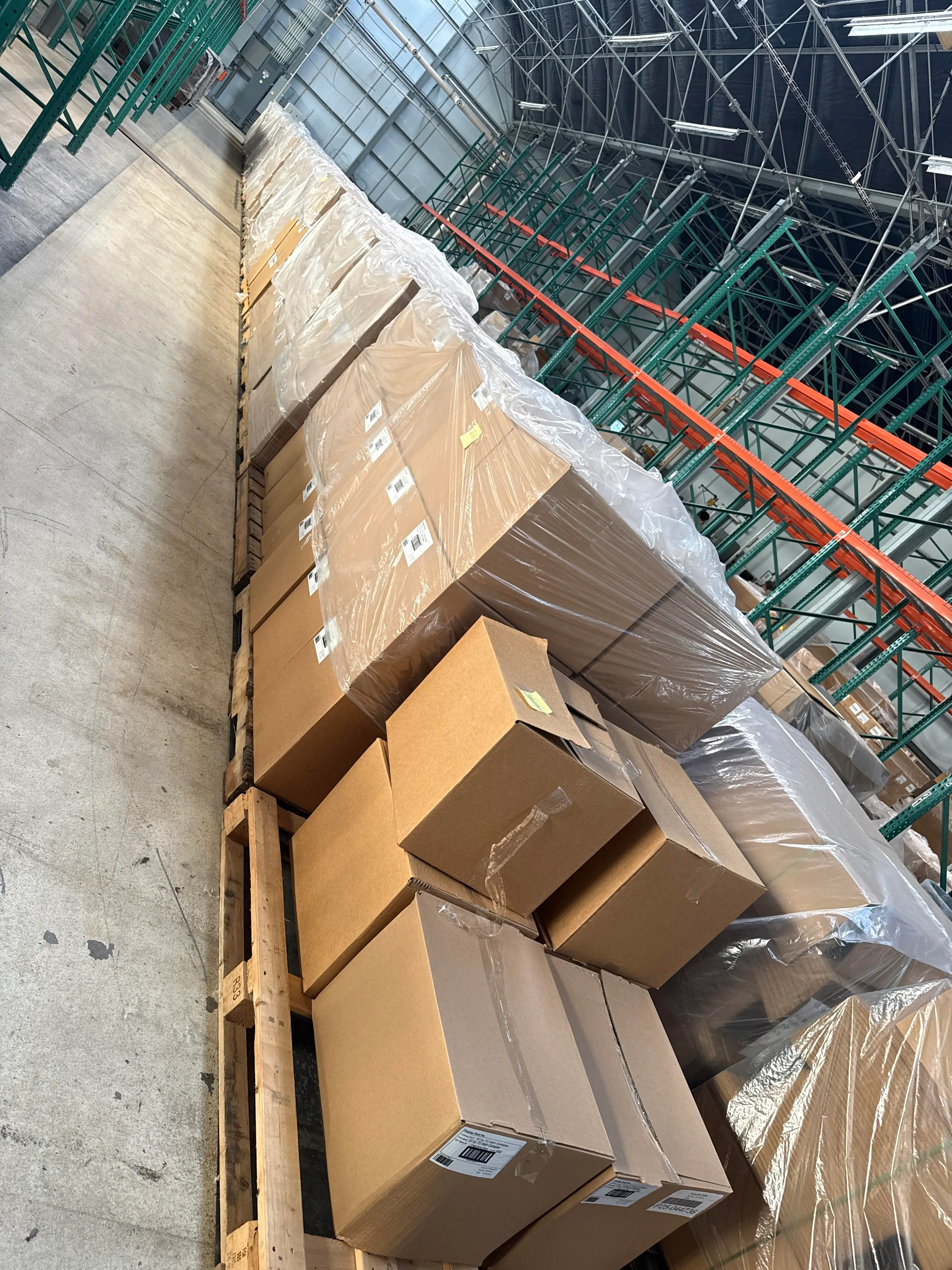 12 Pallets – Hanging Display Herb Clamshells (.67 oz) – 650/Case – Peg Hook Style (135,200 Units)