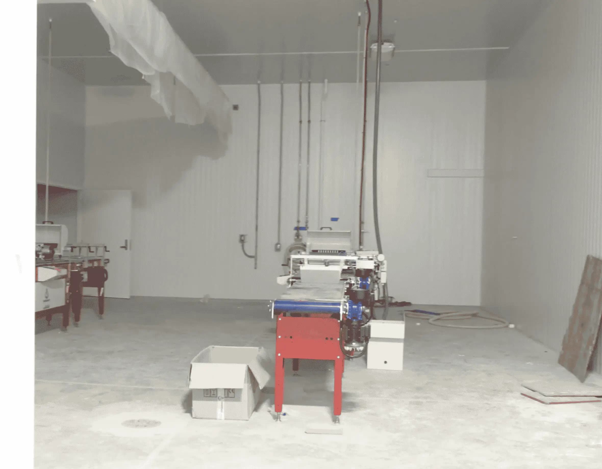 SB2502: DuctSox Round Fabric Air Distribution System – 18" Opti-X Fabric Ducting with Inlets, End Caps, and Single-Row Cable Suspension – Germination Room Corridor