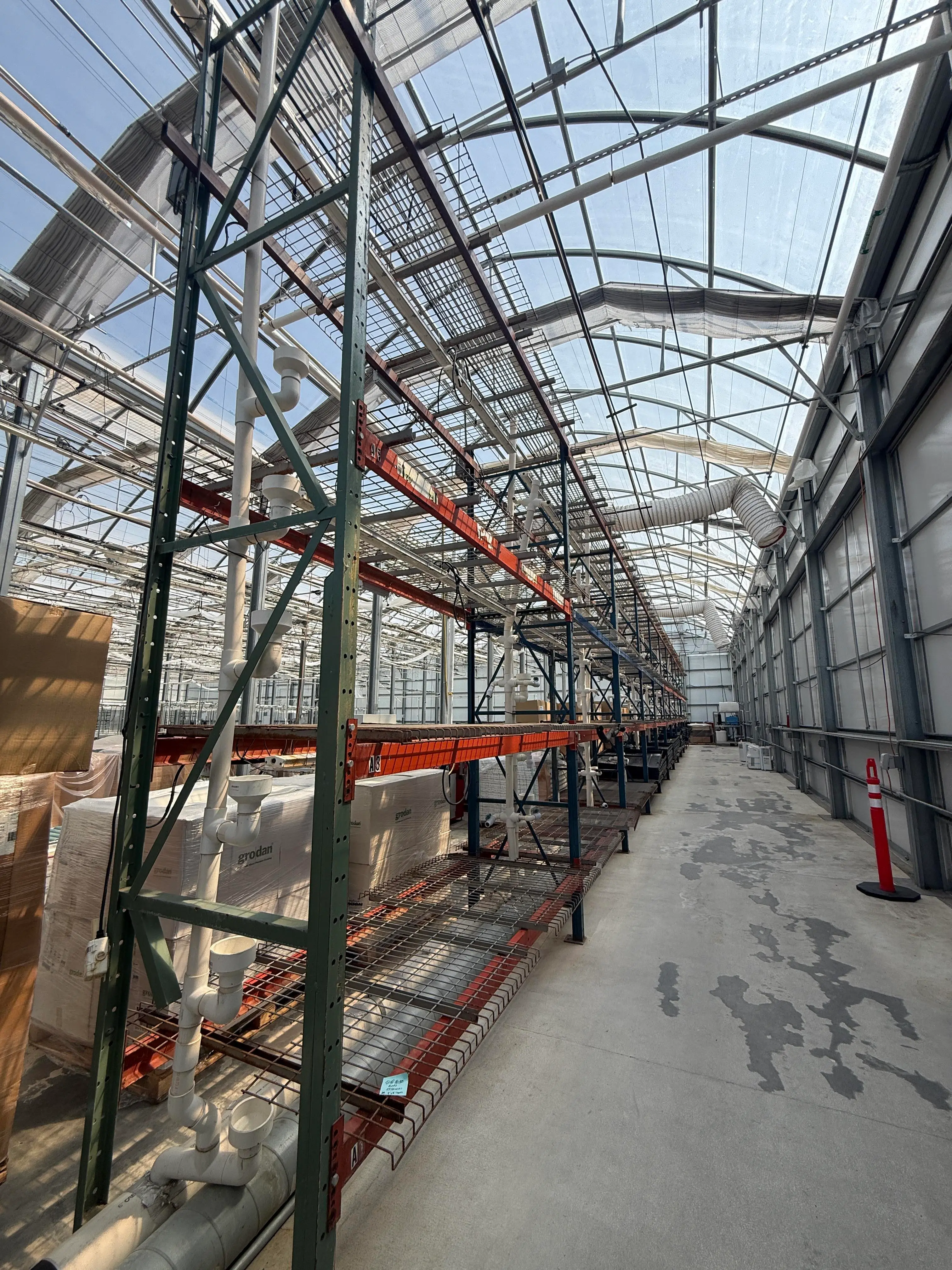 Greenhouse Growing System – GE Current LEDs, Flood Tables, Racking (69/88)