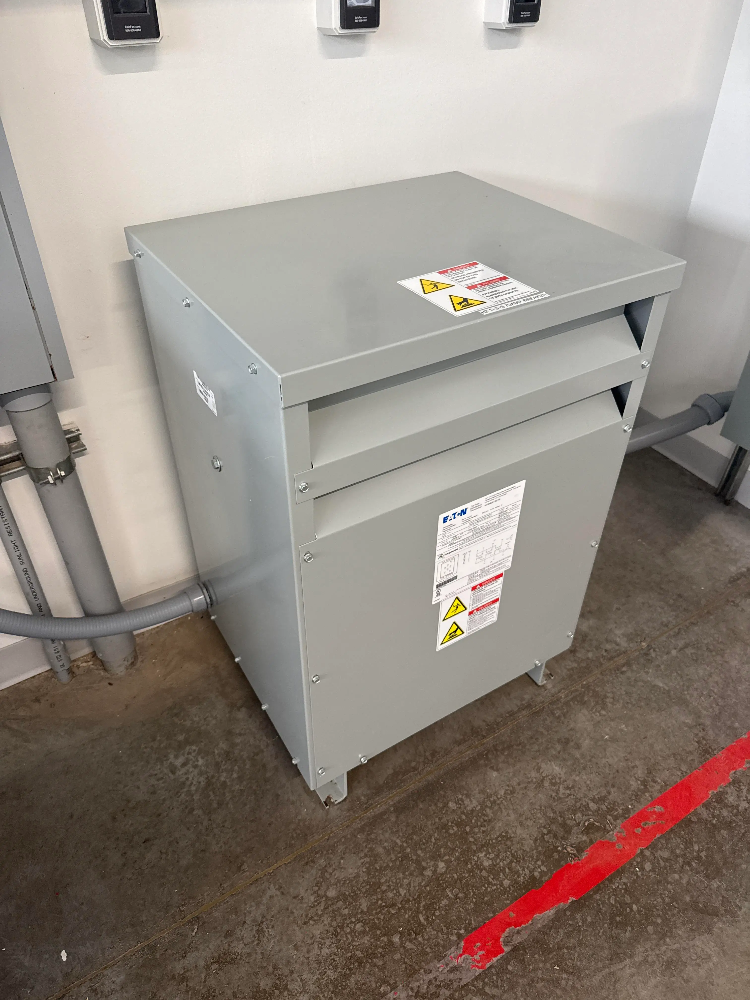 Eaton 45 kVA Dry Type 3 Phase Transformer 480V Delta to 208Y/120V 2024