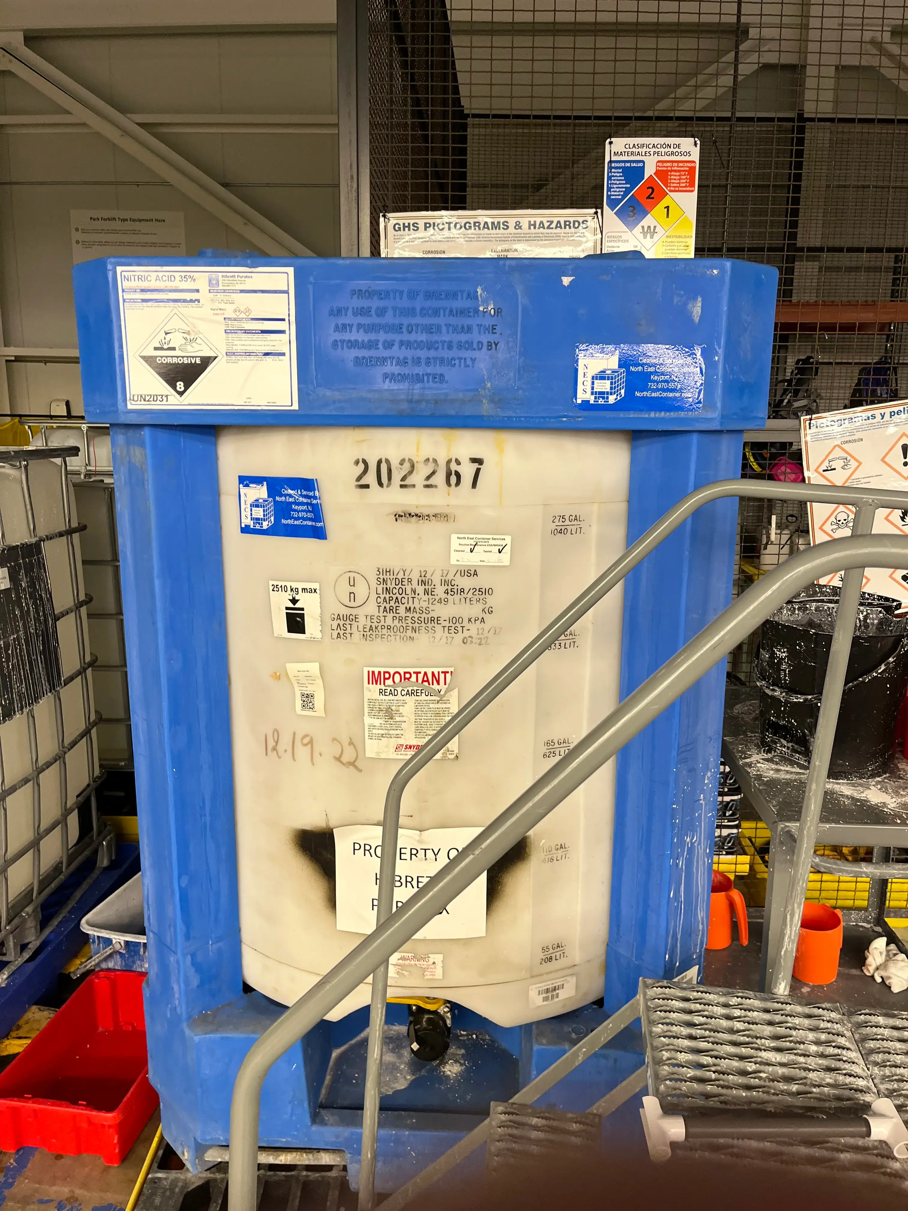 AEROFARMS LOT 11 - Versatile Nitric Acid Container - 35% Concentration, 330 Gallons Capacity