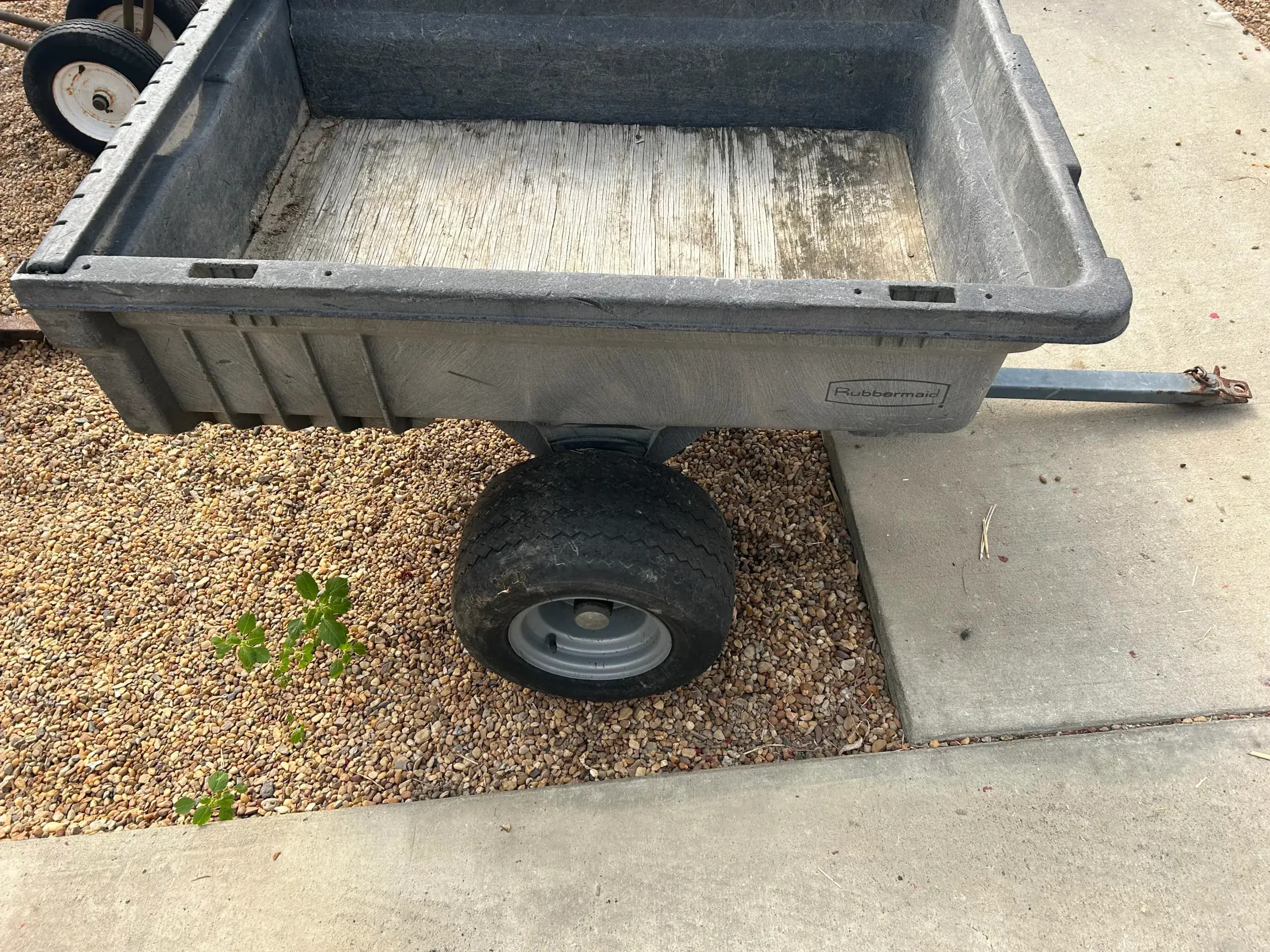 WHITE'S AUCTION LOT 1011 - Used Rubbermaid Heavy-Duty Utility Cart with Single Pin Hitch and Pneumatic Wheels - 500 lb Capacity #2