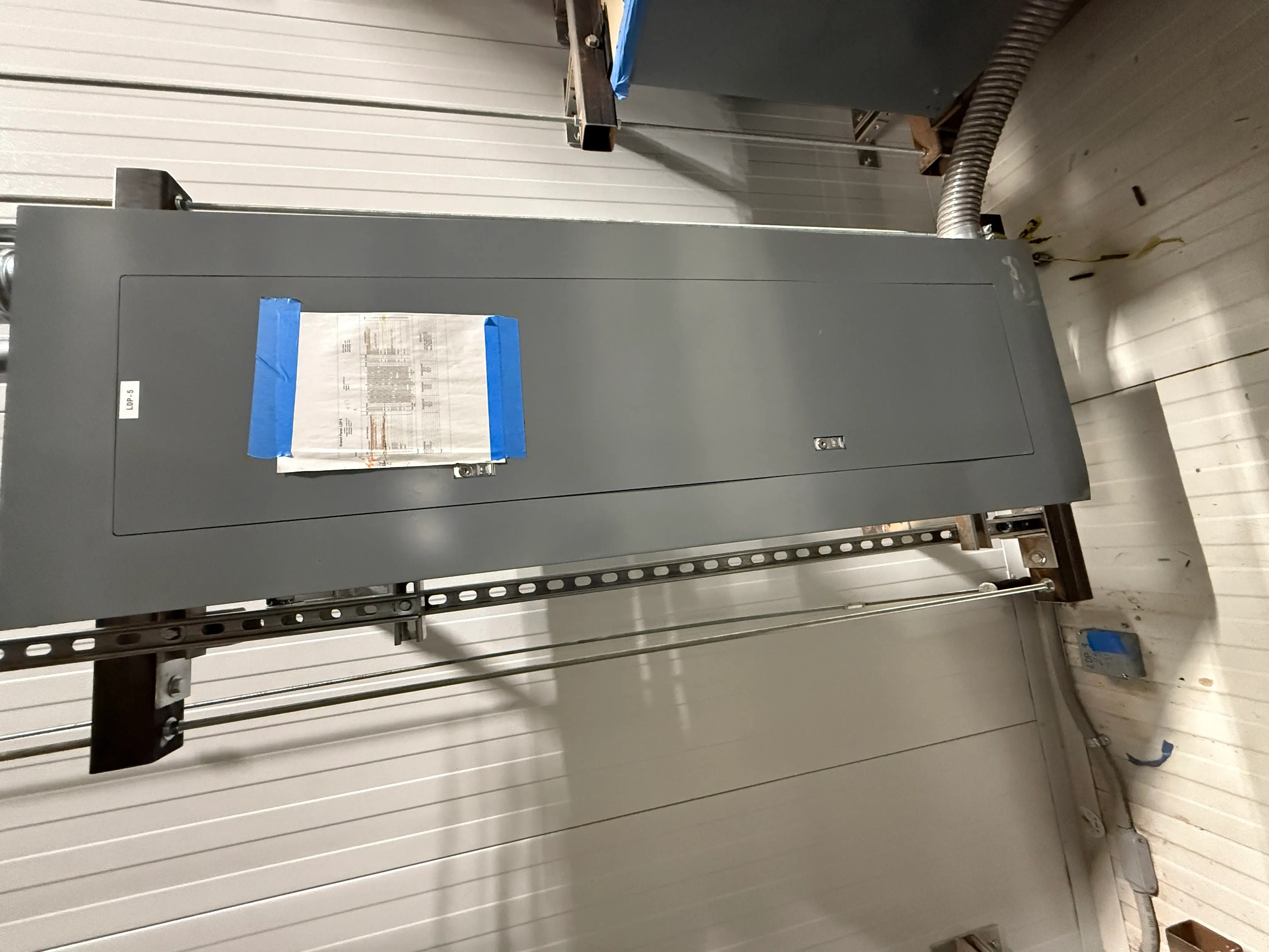 SB7063: Square D Panelboard 208Y 120V 225A
