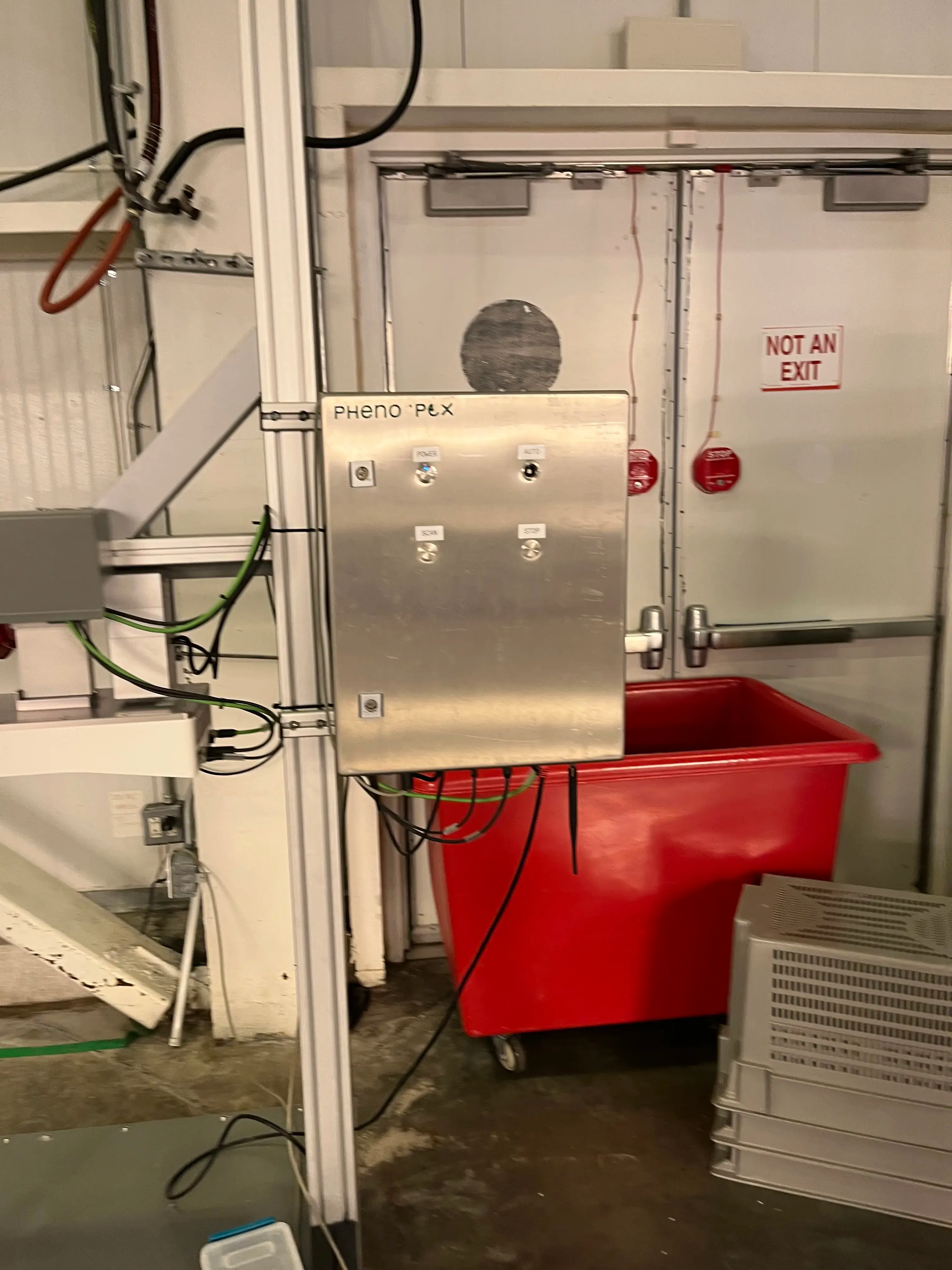 AEROFARMS LOT 21 - PlantEye F500: Multispectral 3D Scanner for Advanced Plant Analysis