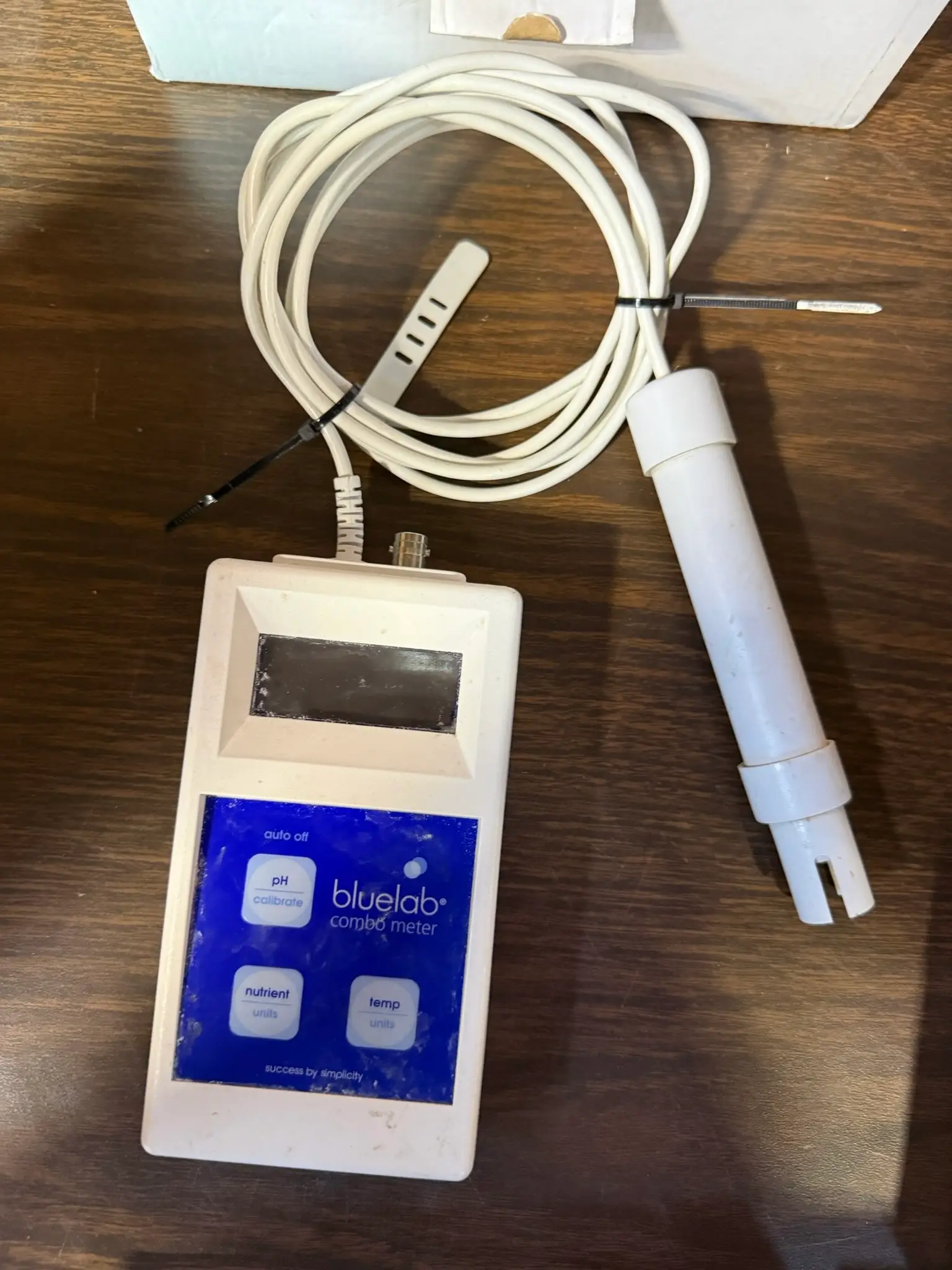 Bluelab Combo Meter (pH, EC/Conductivity, and Temperature) with pH Probe and Conductivity/Temperature Probe