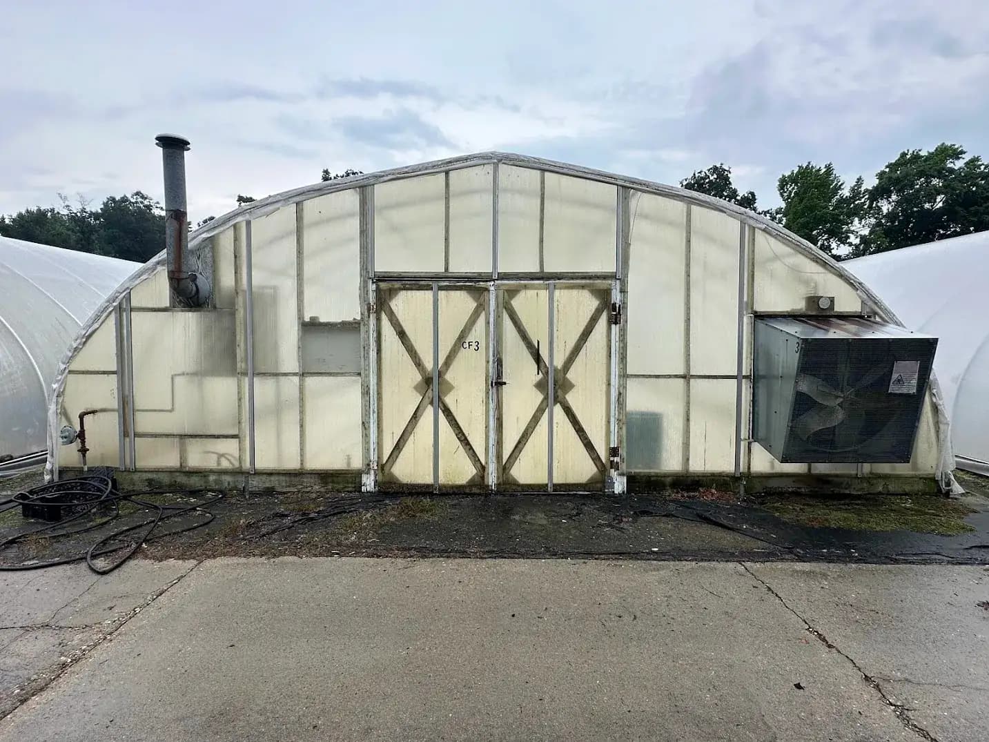 WHITE'S AUCTION LOT 18 - CF03 - X.S. Smith 30' x 96' Criterion Quonset Hoop Cold Frame Greenhouse