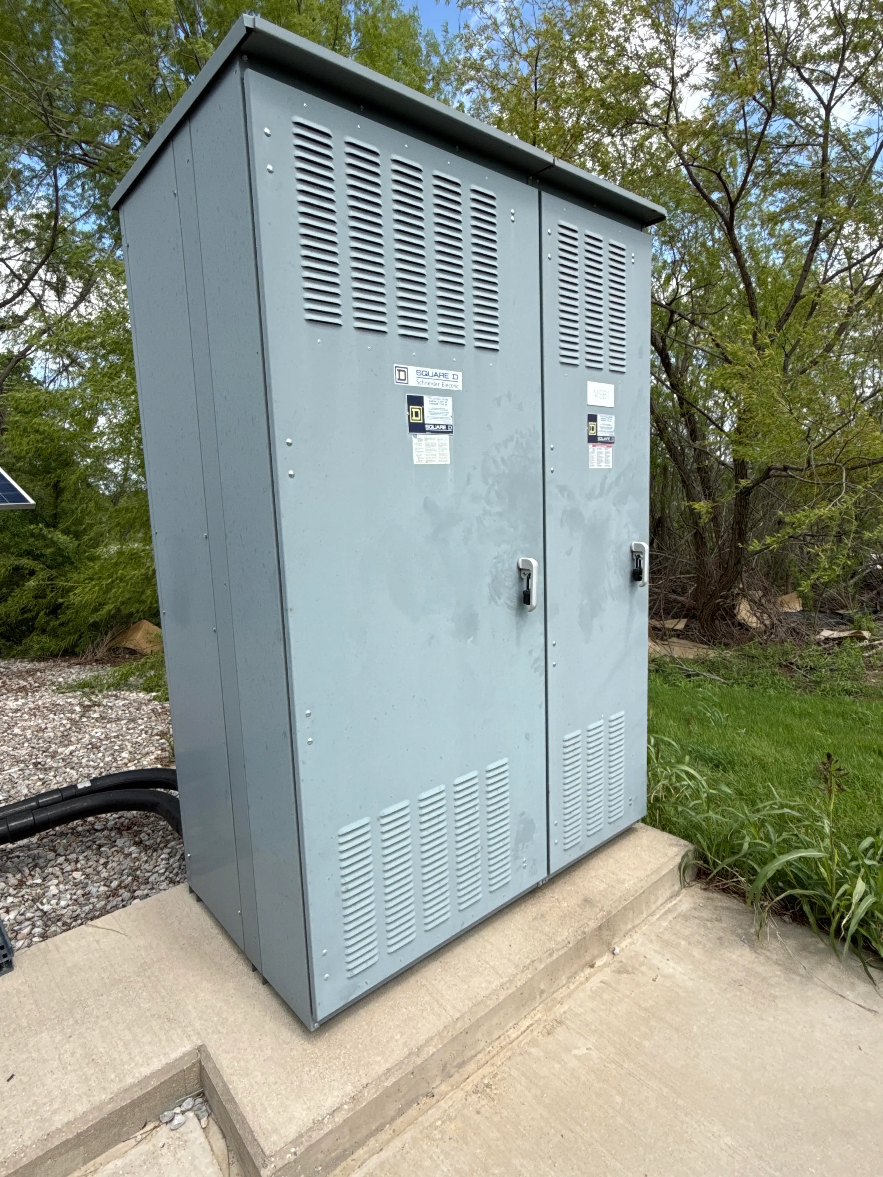 Square D Panel w/ (3) PJ800, LJ600, JL250 PowerPact Breakers & 6 Feeds