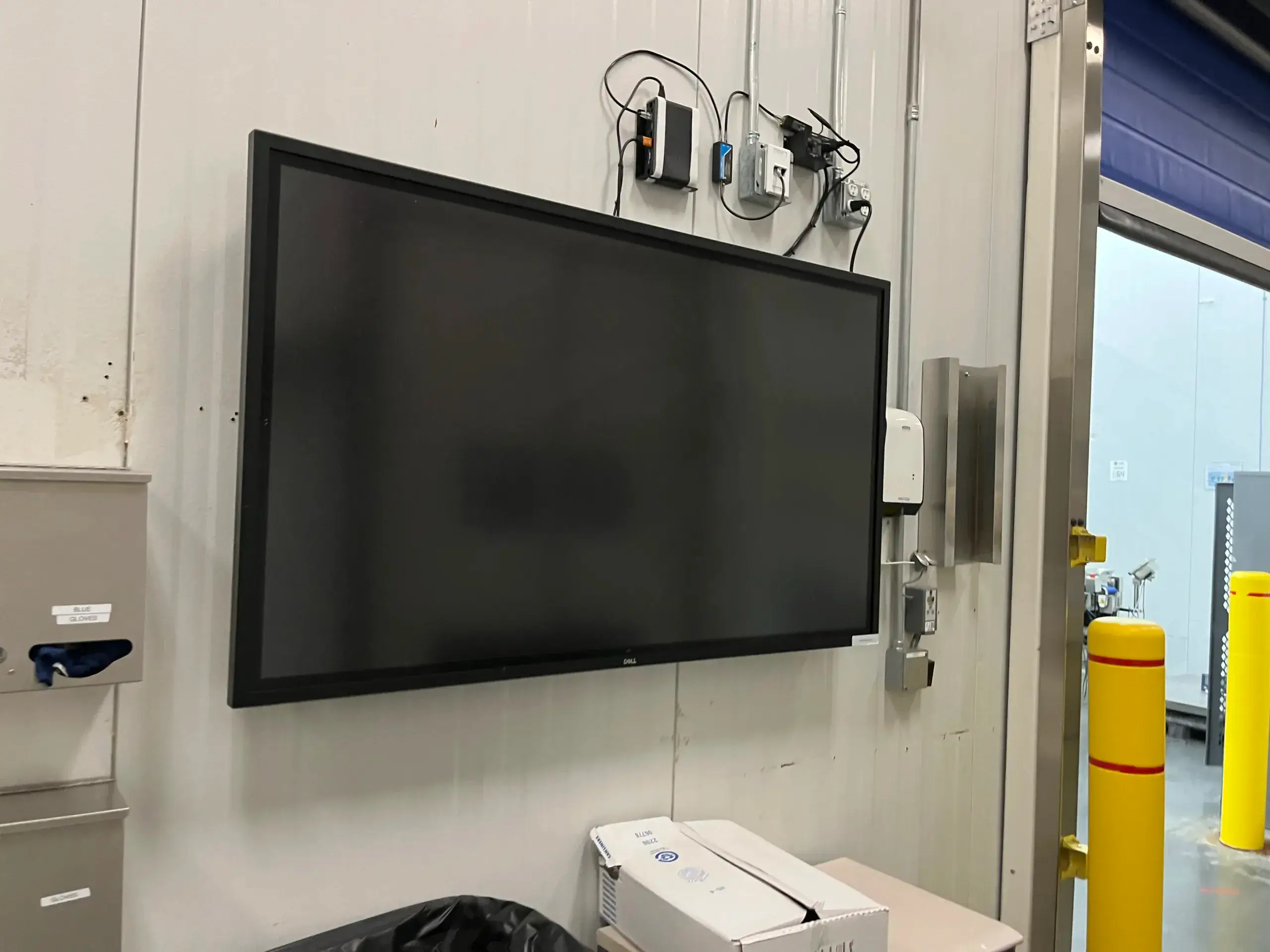 AEROFARMS LOT 53 - Dell Large Screen Monitor