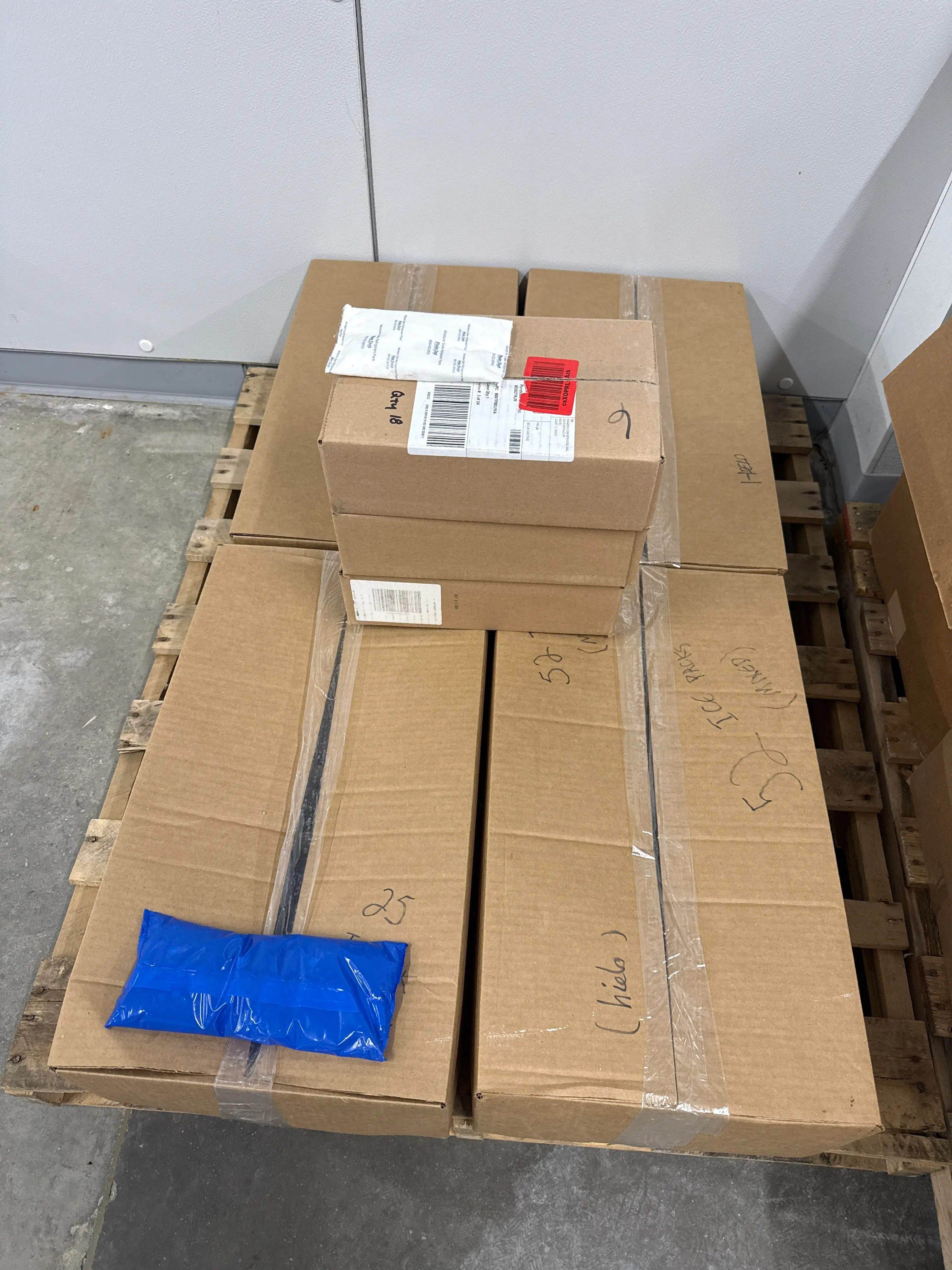 Bulk Lot Reusable Gel Ice Packs and Cold Shipping Packs