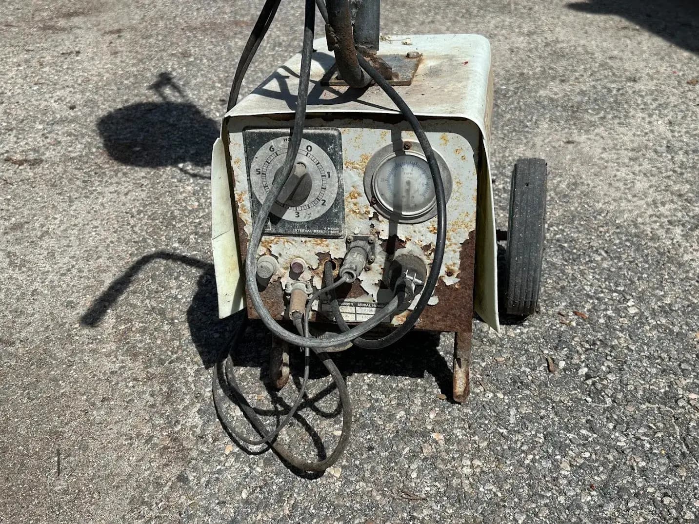 WHITE'S AUCTION LOT 103 - Used Ball Mini Fog Greenhouse Fogger - Covers Up to 7,000 sq ft with HAF Fans