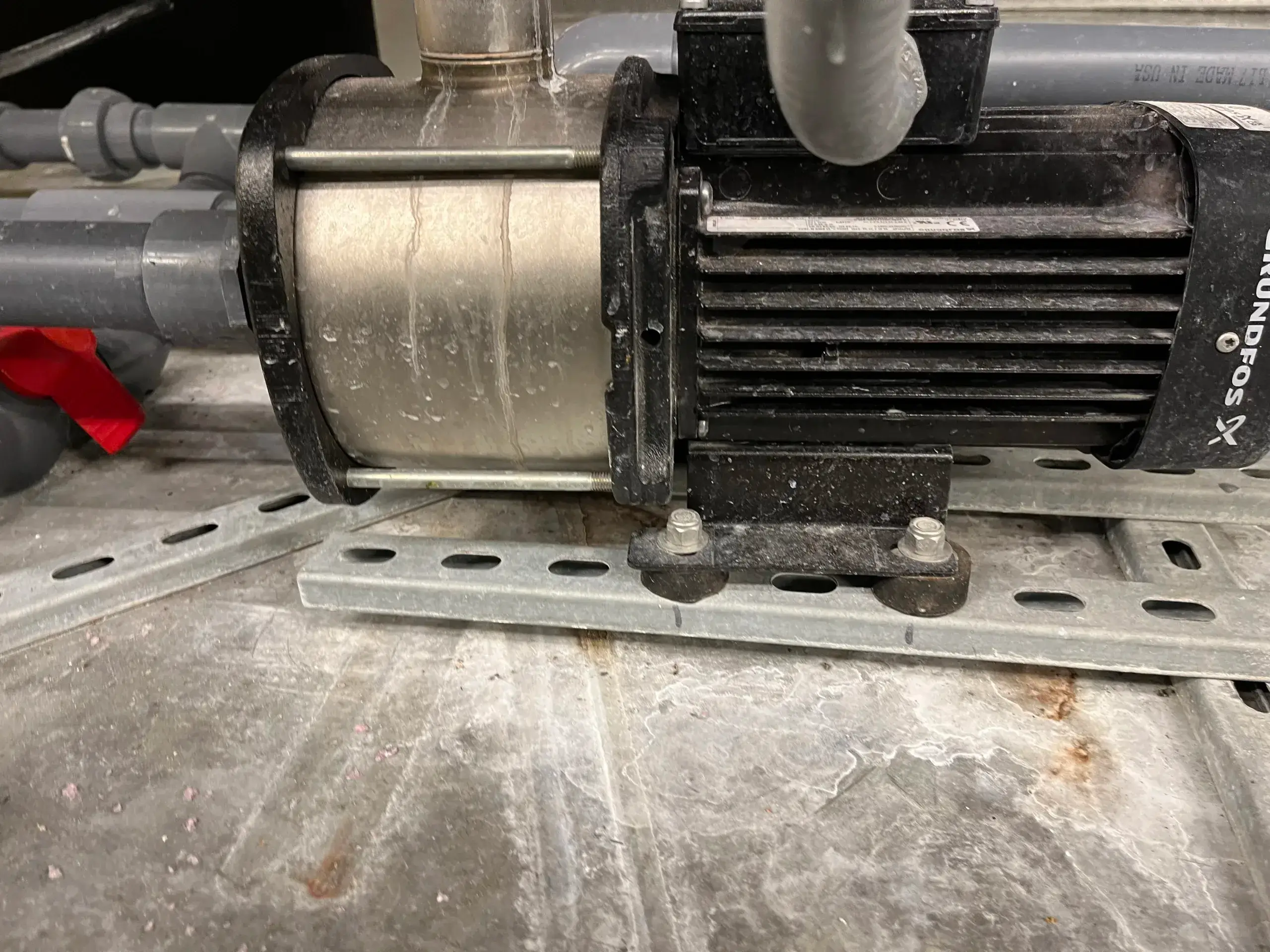 AEROFARMS LOT 18 - Aerofarms Grow Towers Small Pumps