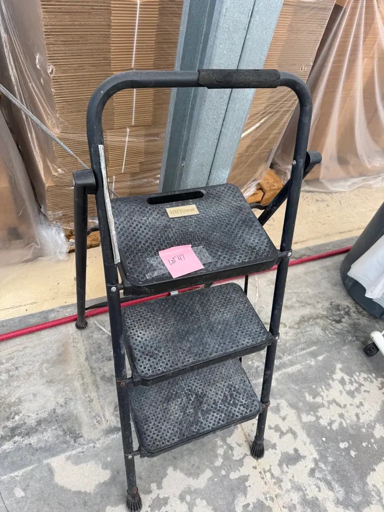 HB Tower 3-Step Steel Ladder with Handle – Rolling Step Stool