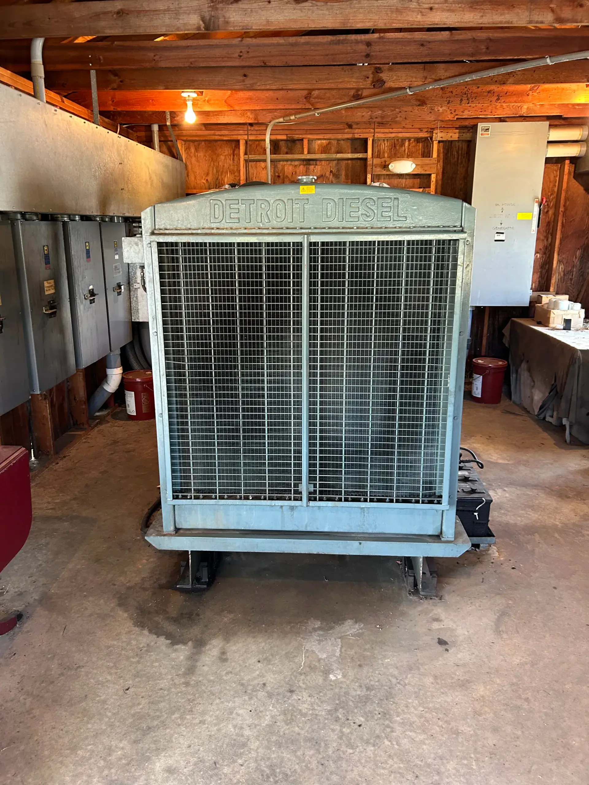WHITES AUCTION LOT 423 - Detroit Diesel Generator 285 kW in Greenhouse 22
