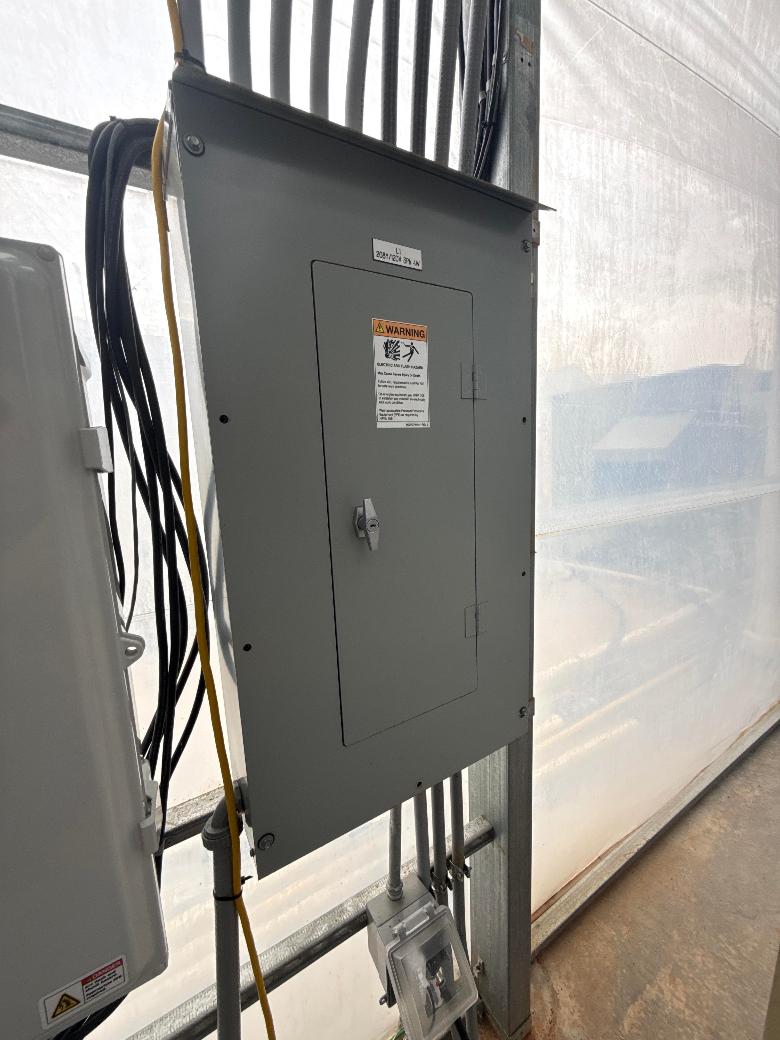 Eaton 100A Panelboard 208Y/120V 3 Phase 4 Wire with Main Breaker PRL1A