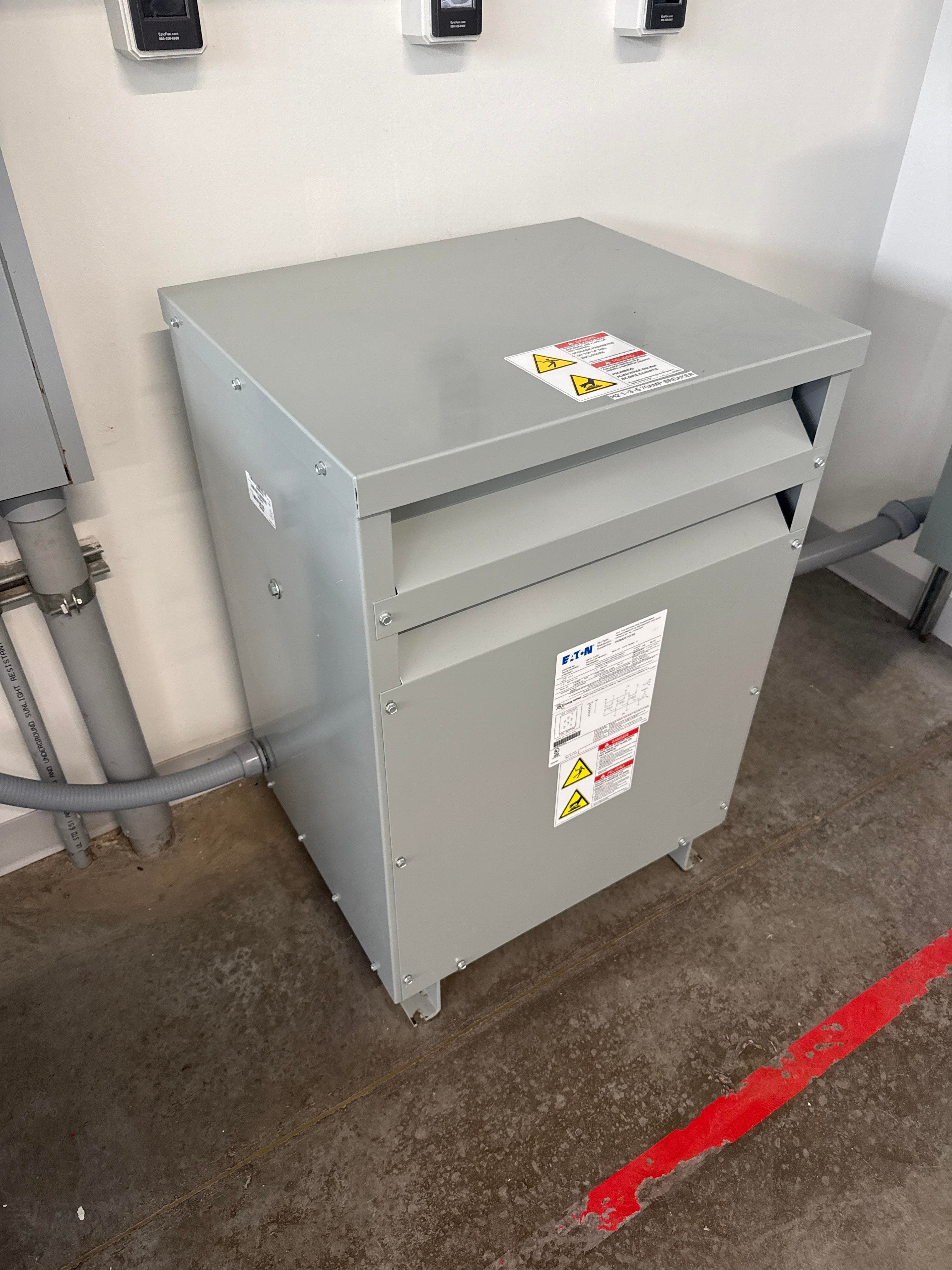 Eaton 45 kVA Dry Type 3 Phase Transformer 480V Delta to 208Y/120V 2024