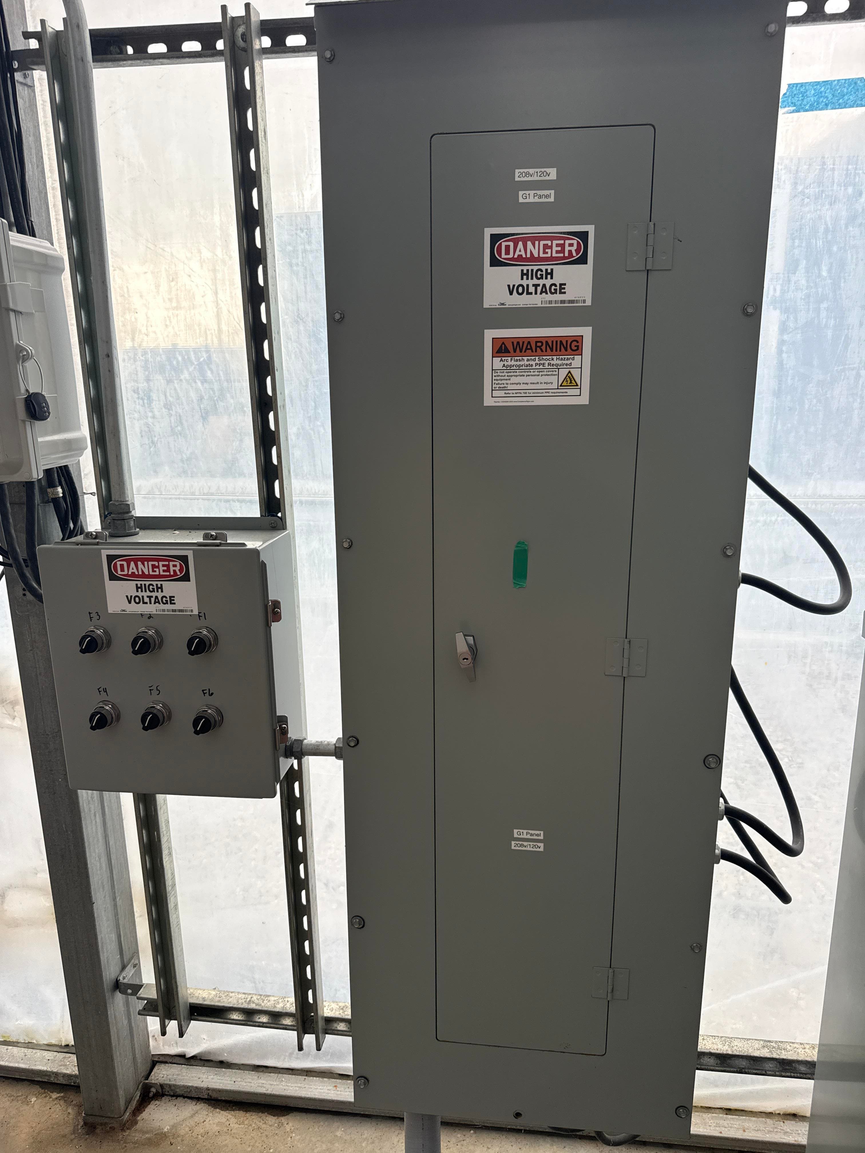 Eaton Pow R Line 208Y/120V 225A 42 Circuit Panelboard w Selector Station