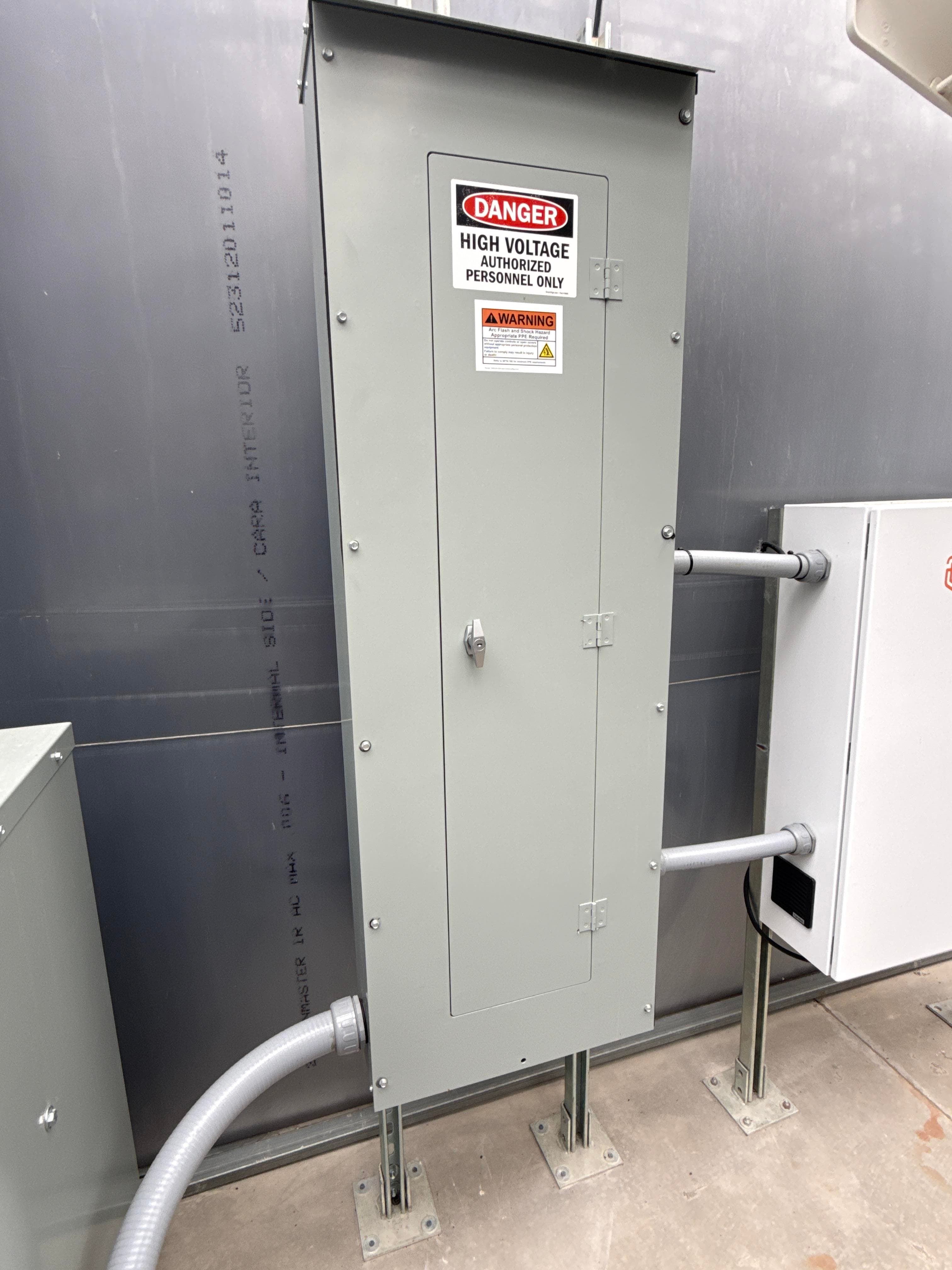 Eaton Pow R Line 42 Circuit Panelboard in Outdoor Enclosure with Main Breaker