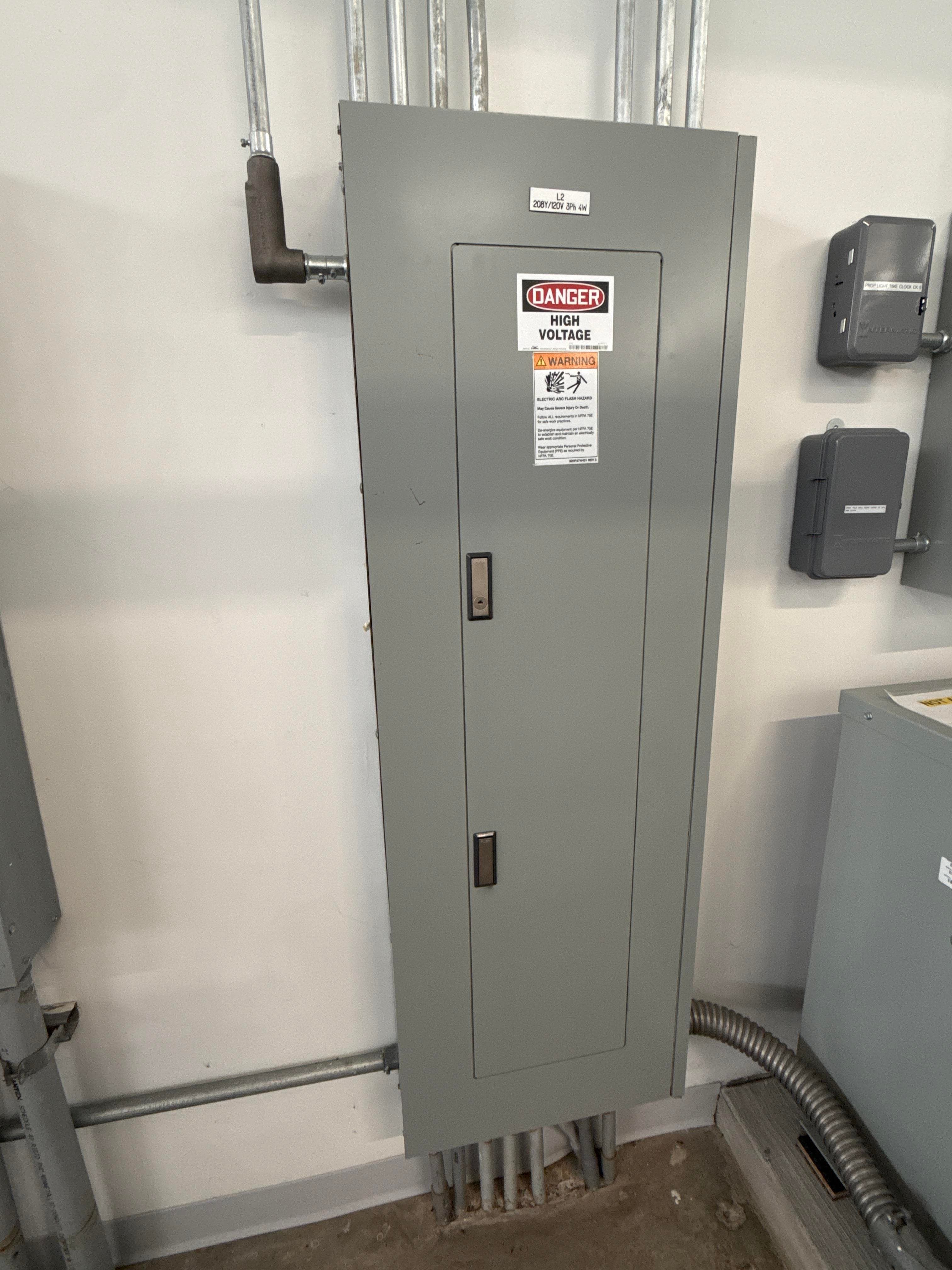 Eaton Pow R Line 54 Circuit Panelboard 208Y/120V 3 Phase 4 Wire w Breakers