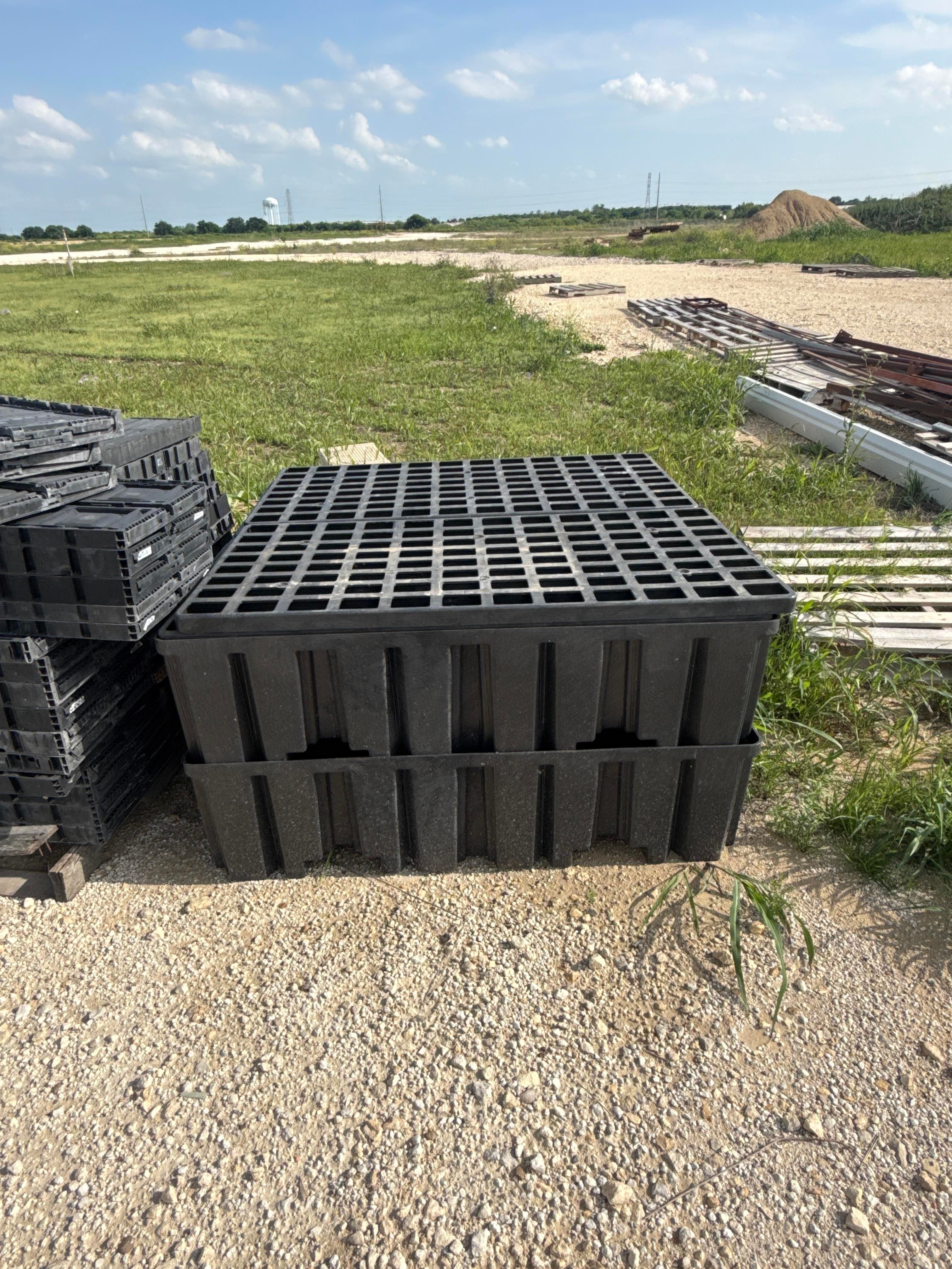 Lot of 2 Heavy Duty Plastic Spill Containment Pallets Drain Grate Tops