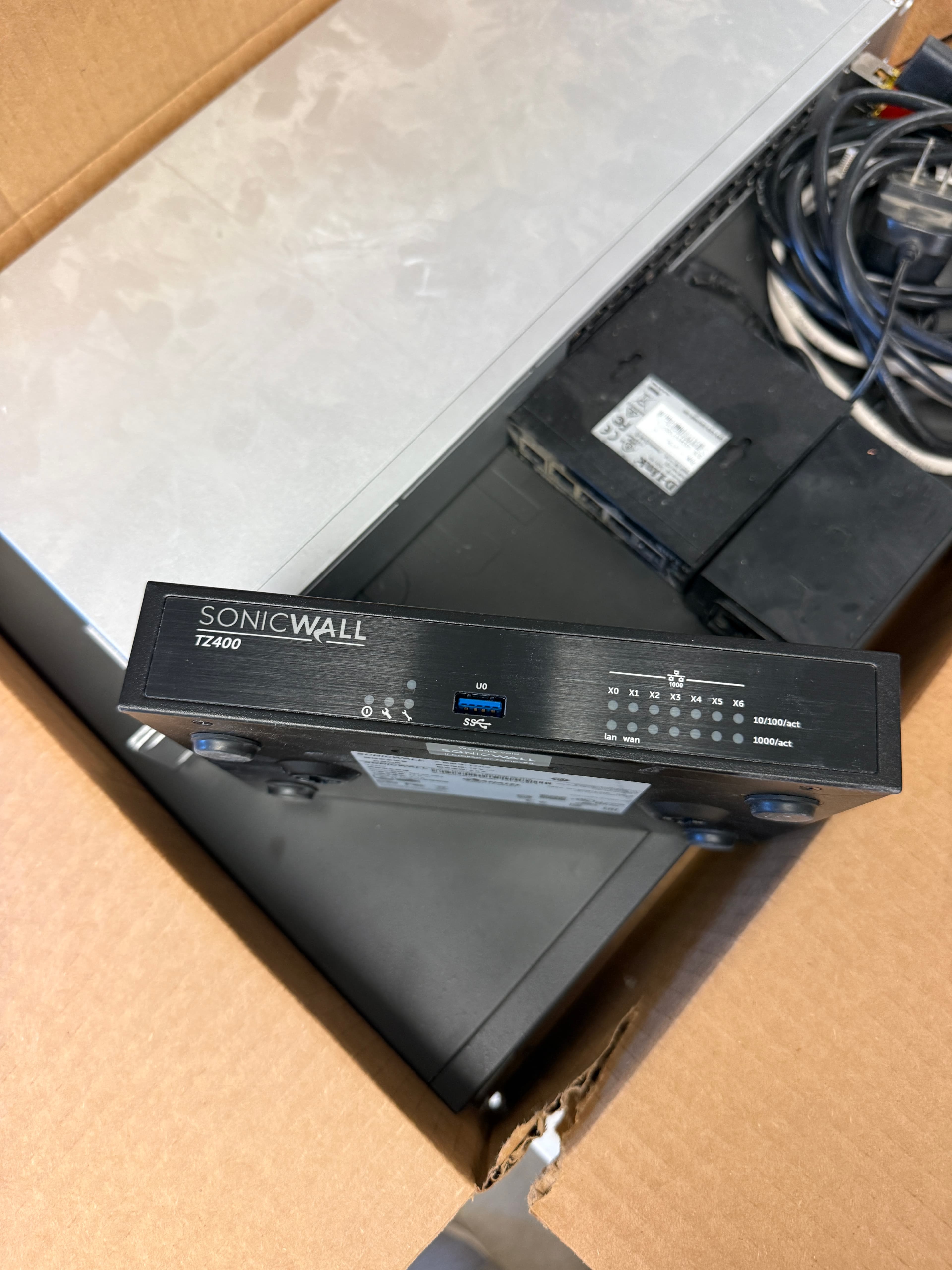 SonicWall TZ400 Network Security Appliance / Firewall (Hardware Only)